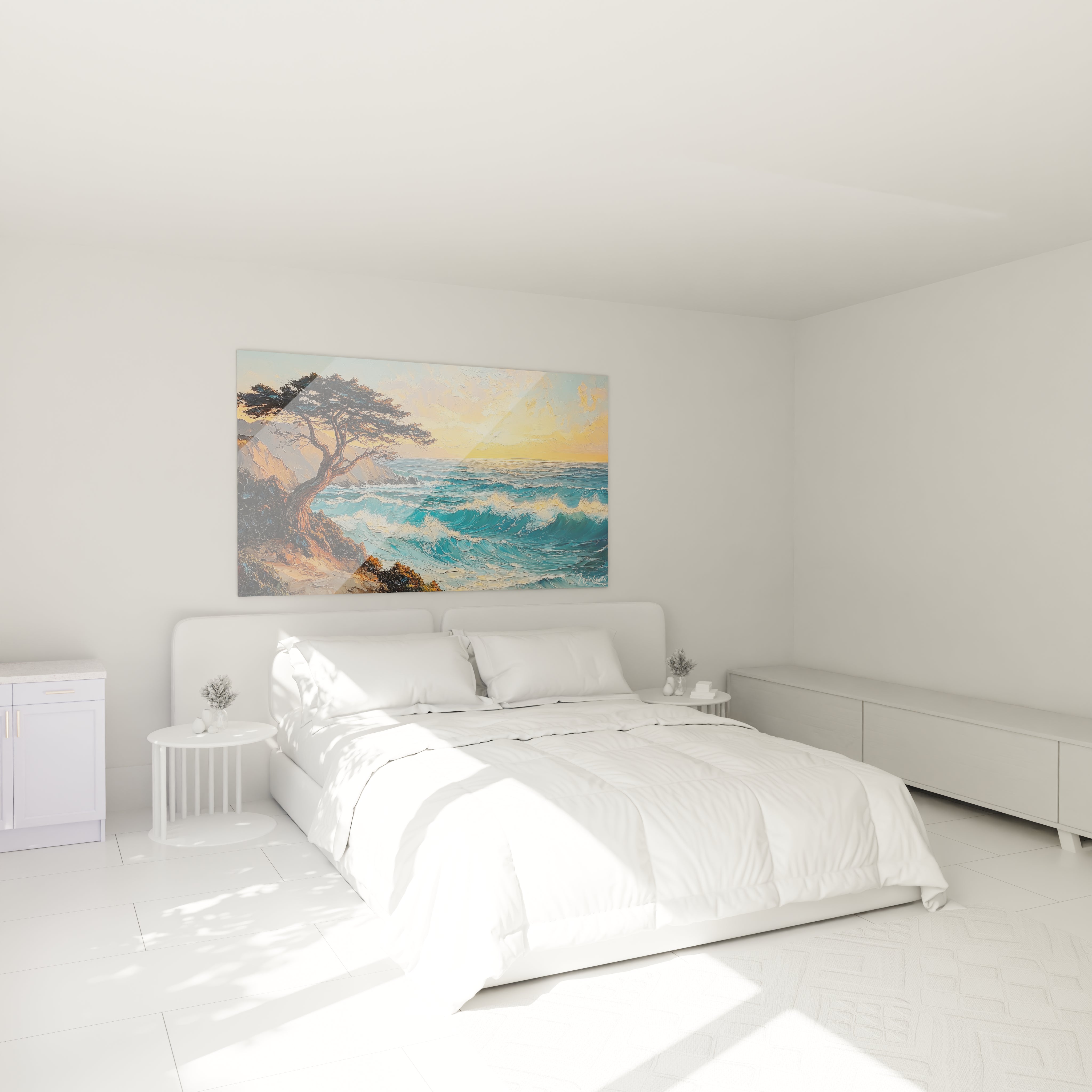 Un tableau mer côtière avec un arbre tordu agrippé aux rochers, surplombant un océan aux vagues dynamiques aux crêtes blanches, sous un ciel orangé et doré, présentant une technique à l'huile avec empâtements prononcés.
