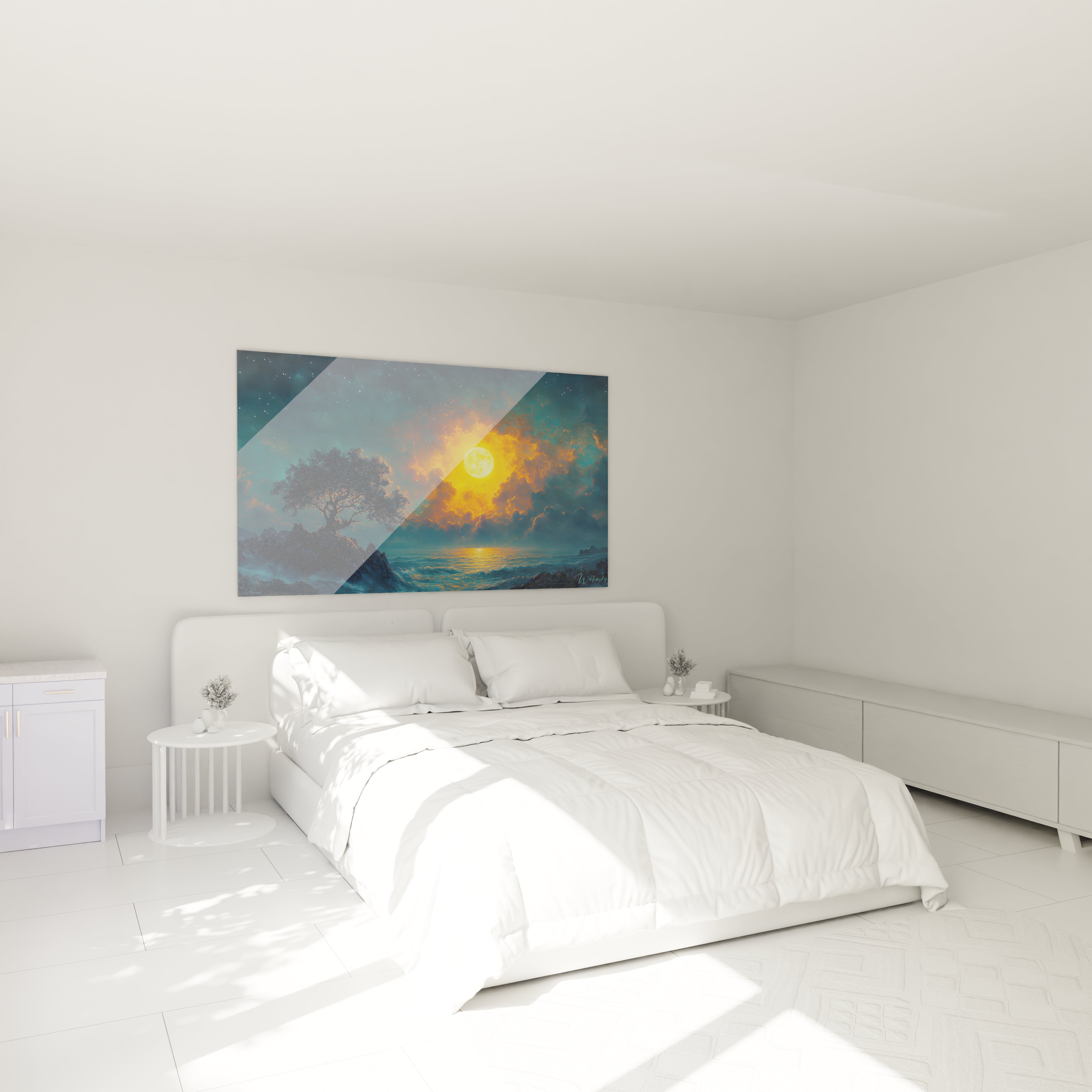 Un tableau maritime nocturne montrant la rencontre entre terre et mer, dominé par une lune éclatante entourée de nuages ambrés qui projette sa lumière dorée sur les vagues, avec un arbre silhouetté en contrepoint sur la gauche.
