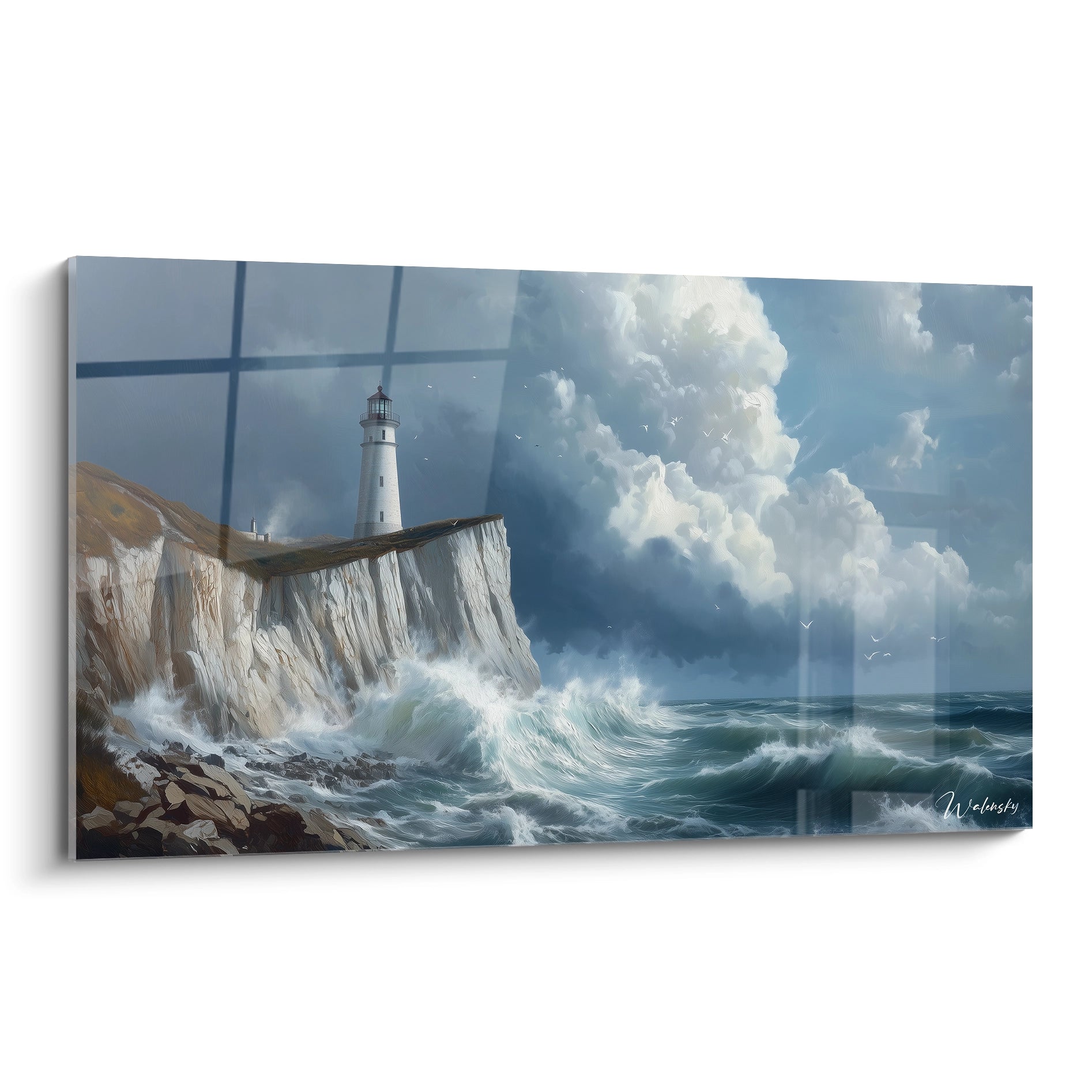 Tableau phare maritime représentant un phare blanc sur des falaises calcaires, avec des vagues tumultueuses bleu-vert se brisant contre les rochers, sous un ciel nuageux gris-bleu dramatique et quelques mouettes volant au loin.
