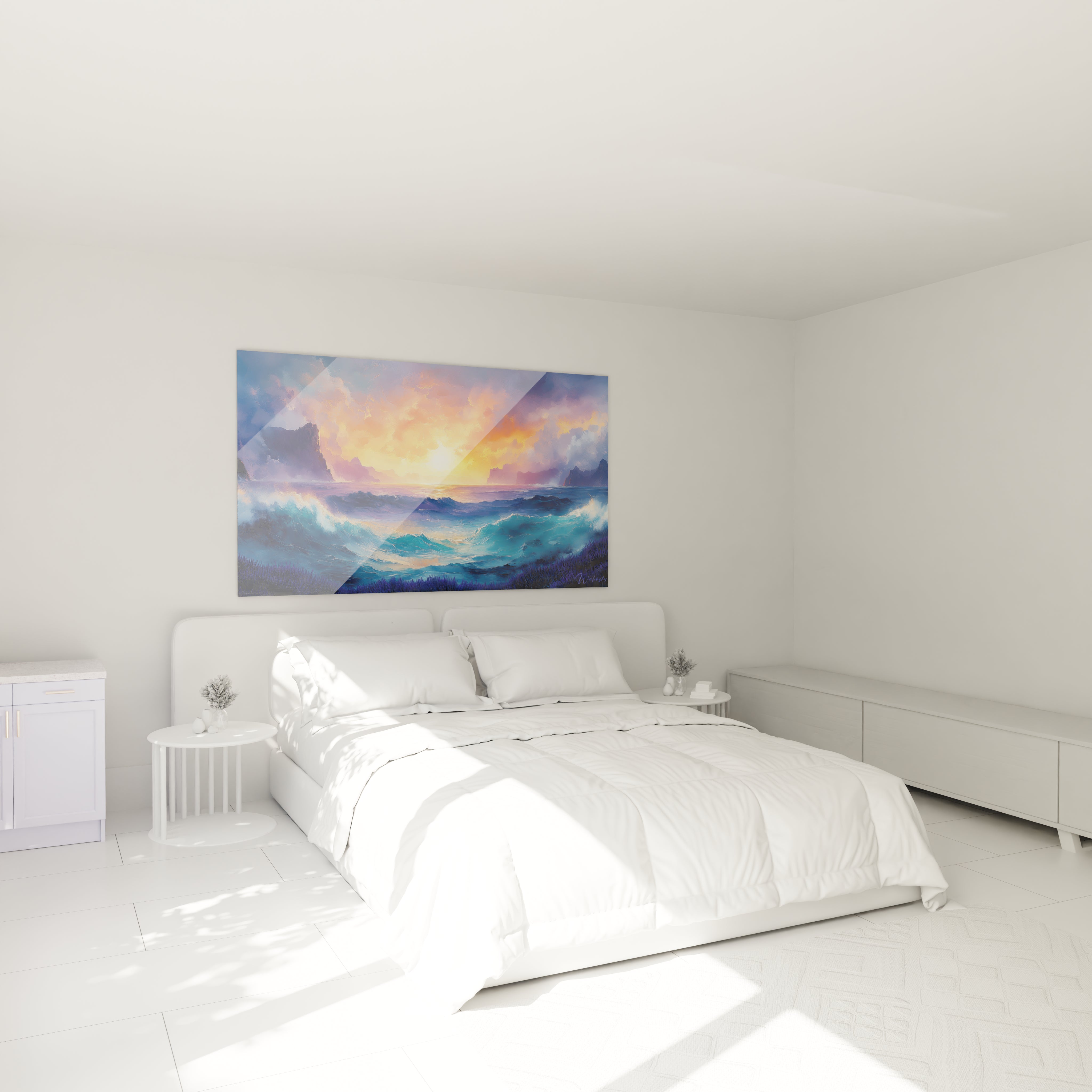 Tableau coucher de soleil capturant un paysage marin au crépuscule, où un soleil doré illumine des nuages aux tons chauds orangés et violacés, se reflétant sur des vagues dynamiques bleu turquoise avec des crêtes blanches écumeuses sur fond de falaises rocheuses silhouettées.
