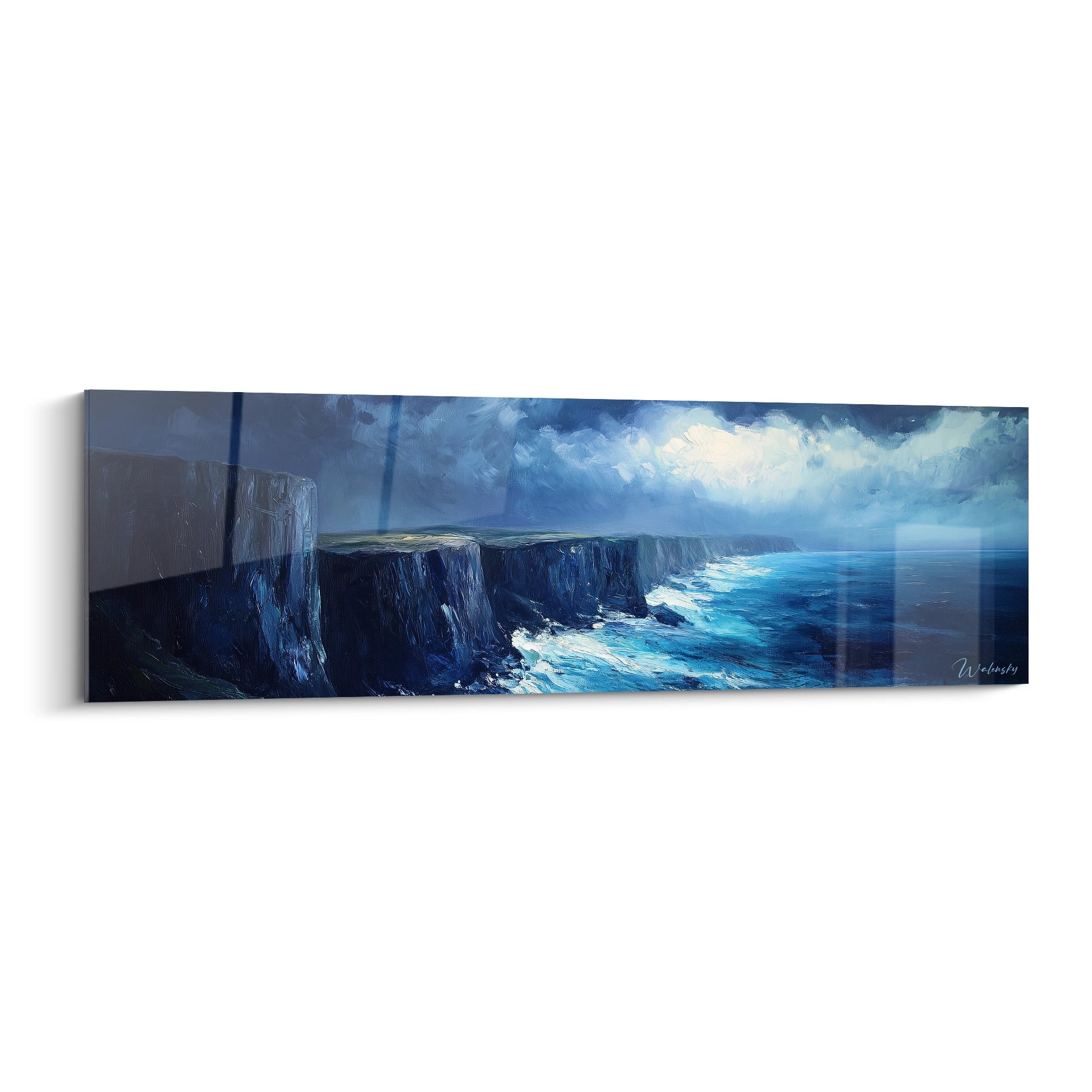 Un tableau mer représentant des falaises escarpées bleu marine surplombant un océan turquoise agité, avec des vagues blanches se brisant contre les rochers, sous un ciel orageux percé d'une trouée lumineuse, créant un contraste dramatique entre ombre et lumière.
