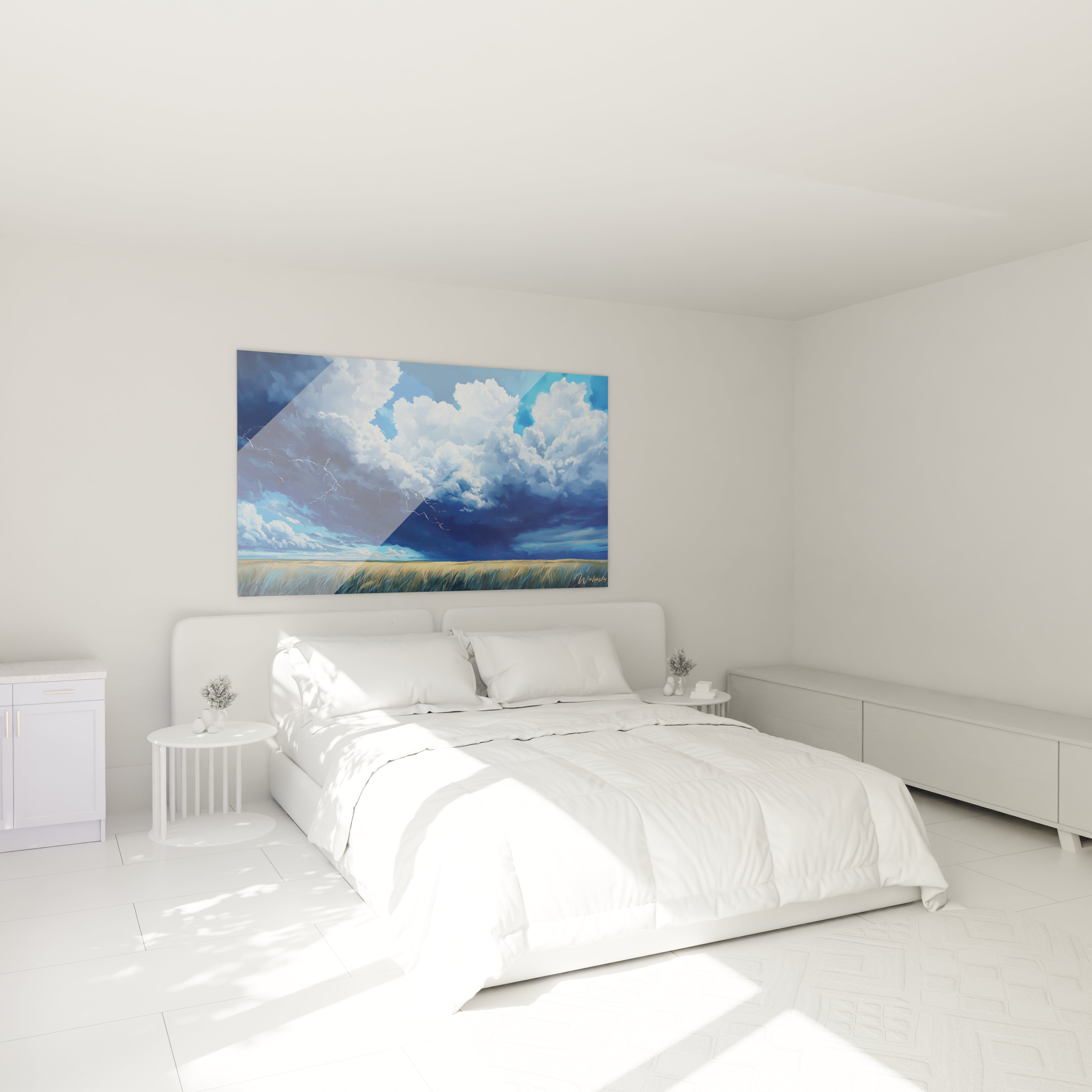 Un tableau orage affichant un vaste ciel tumultueux bleu profond parsemé de nuages blancs volumineux au-dessus d'une étendue de champs dorés ondulants, illuminé par un éclair discret qui ajoute une tension dramatique à la composition équilibrée.
