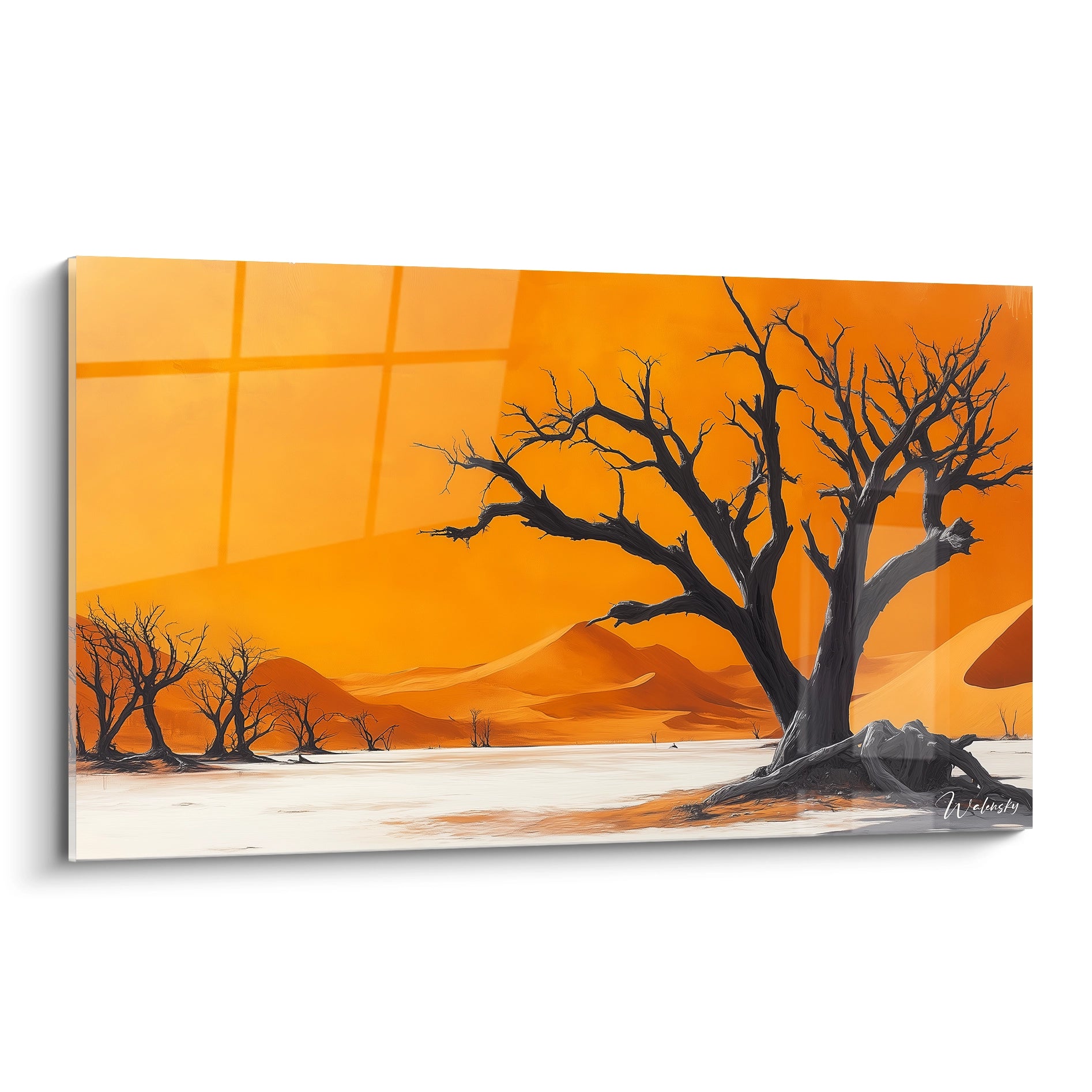 Un tableau désert représentant des arbres morts aux branches tortueuses sur fond de ciel orange vif avec des dunes de sable et un sol clair
