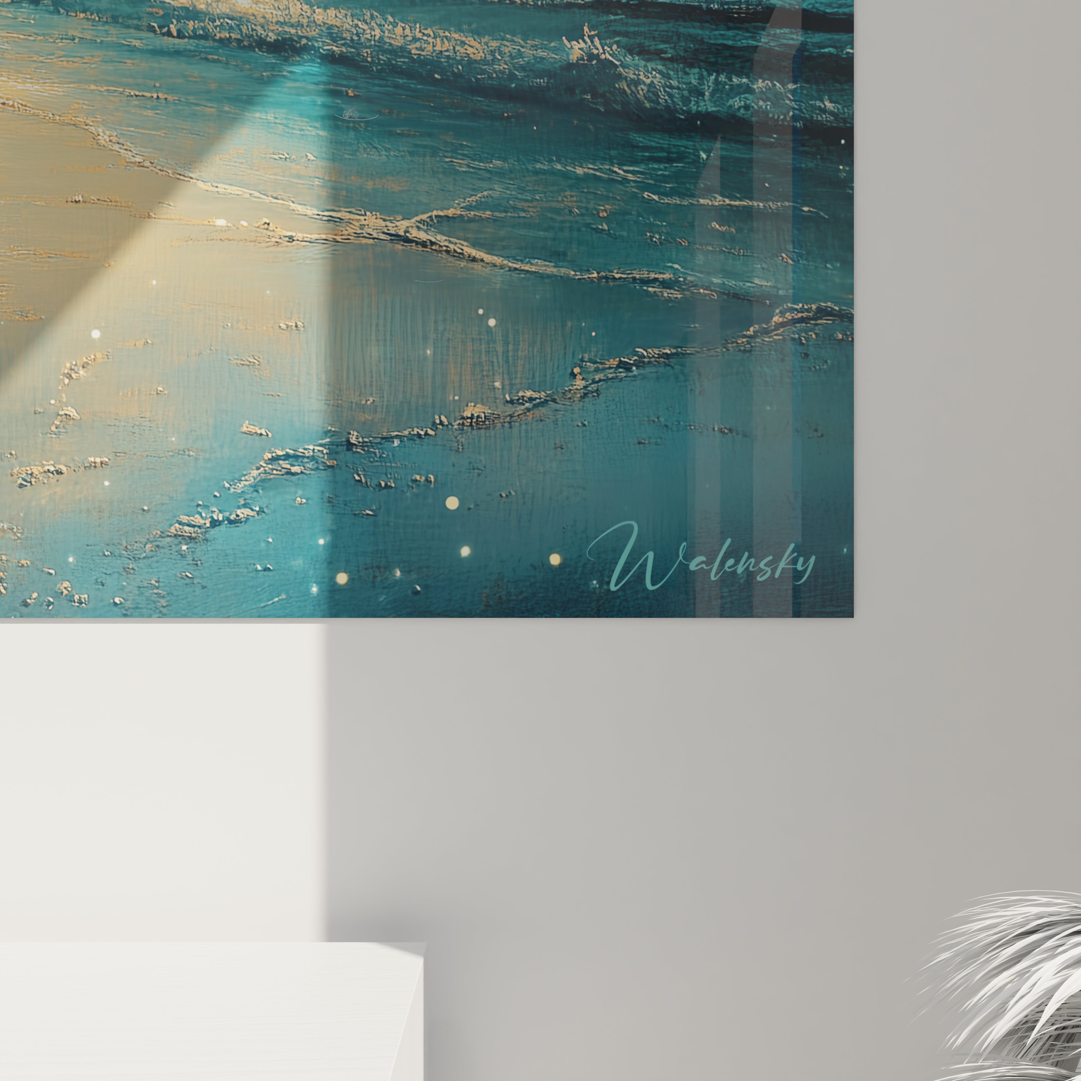 Un tableau représentant une plage au crépuscule avec un ciel bleu profond illuminé par des milliers d'étoiles dorées et blanches, des vagues douces en turquoise reflétant la lumière céleste, composition horizontale avec effet de profondeur atmosphérique.
