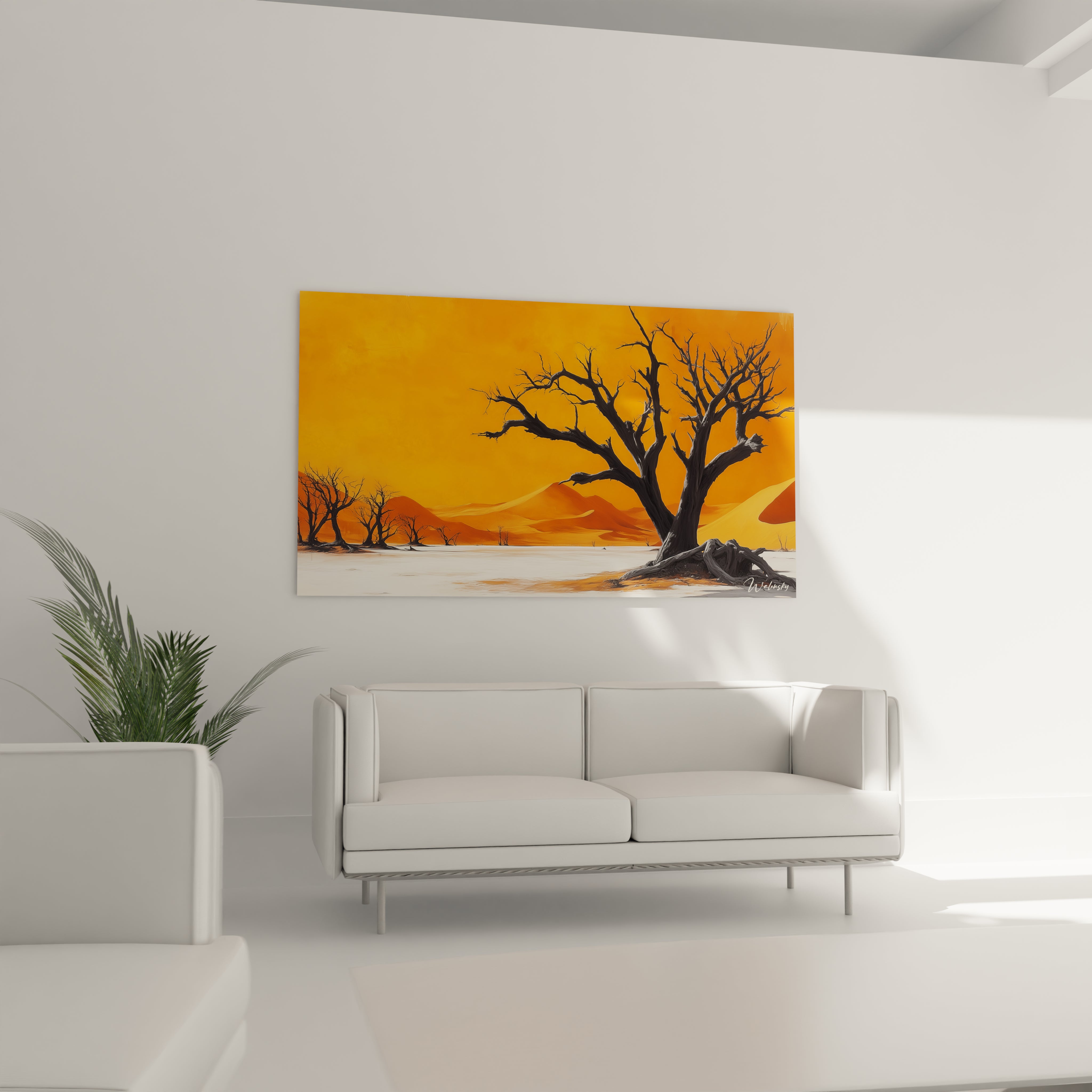 Œuvre désertique avec un grand arbre mort au premier plan, ciel orange flamboyant, dunes lointaines et sol sablonneux clair aux tons neutres
