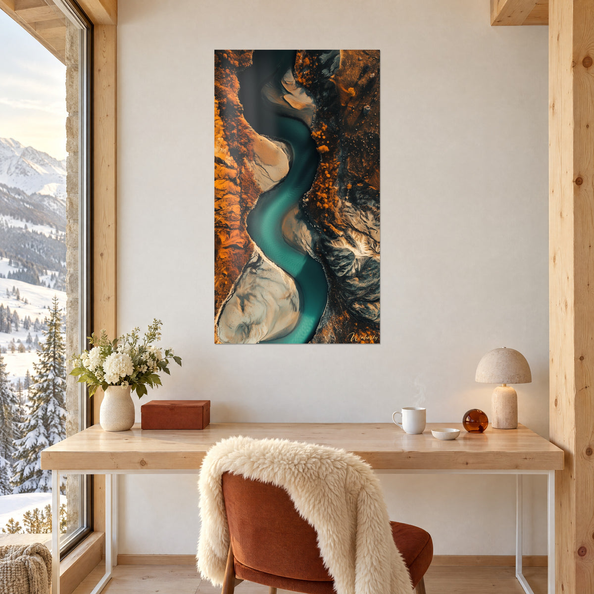 Schilderij van een S-vormige rivierbedding, diep turquoise en oranjekleurige rots, gehangen boven een bureau van licht hout