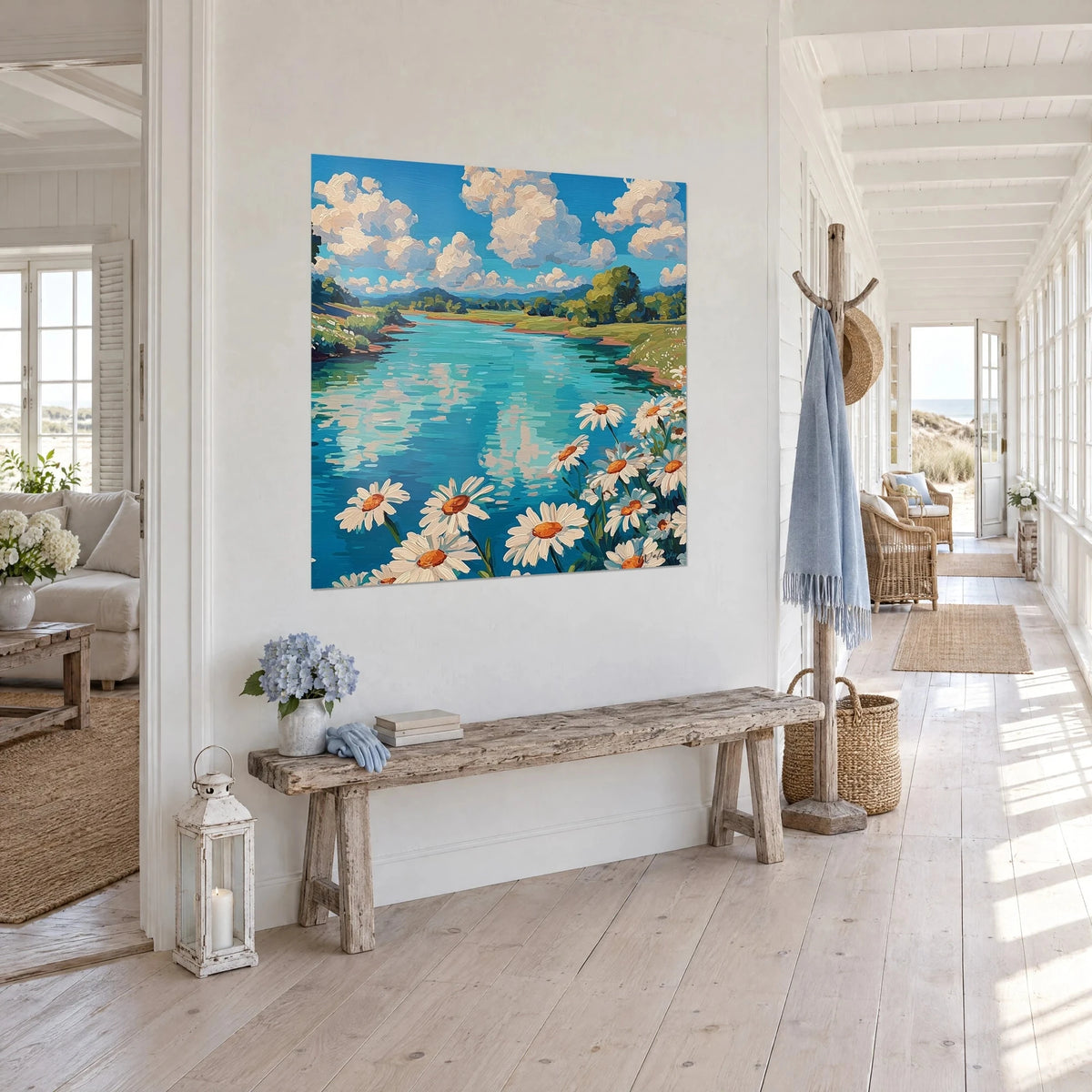 Tableau paysage de berge ensoleillée, eau bleu lagon et pétales blancs à cœur orange, entrée d'une maison de plage