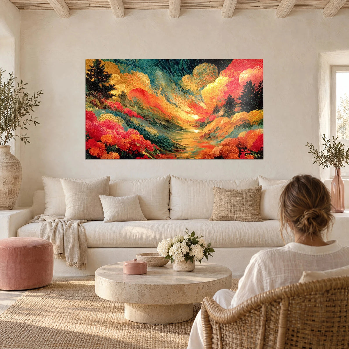Quadro sentiero dorato tra cespugli rossi e arancioni in puntinismo, sopra un divano in un soggiorno luminoso