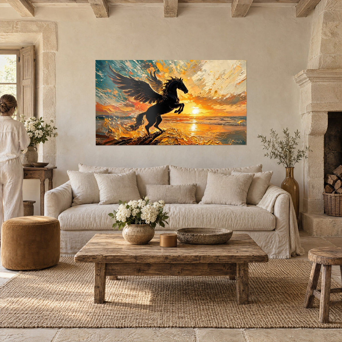Tableau Pégase noir aux ailes déployées, ciel orange et turquoise, soleil doré, visiteur de dos, au-dessus d'un canapé dans un salon lumineux