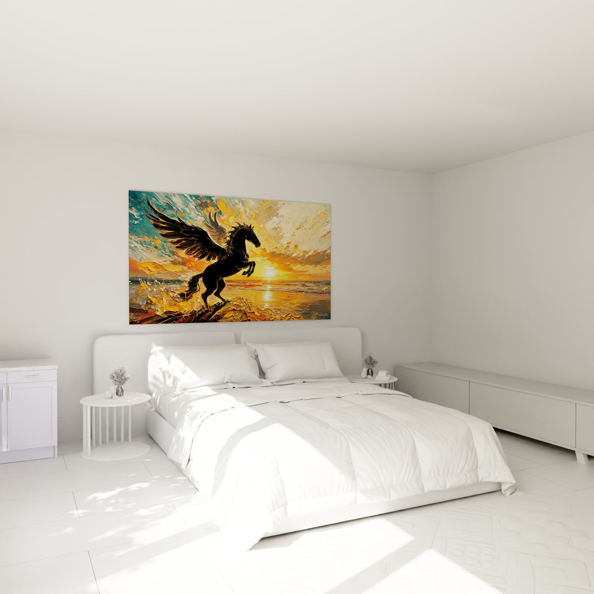 Cheval ailé noir se cabrant sur fond doré et orangé, au-dessus d'un lit dans une chambre claire