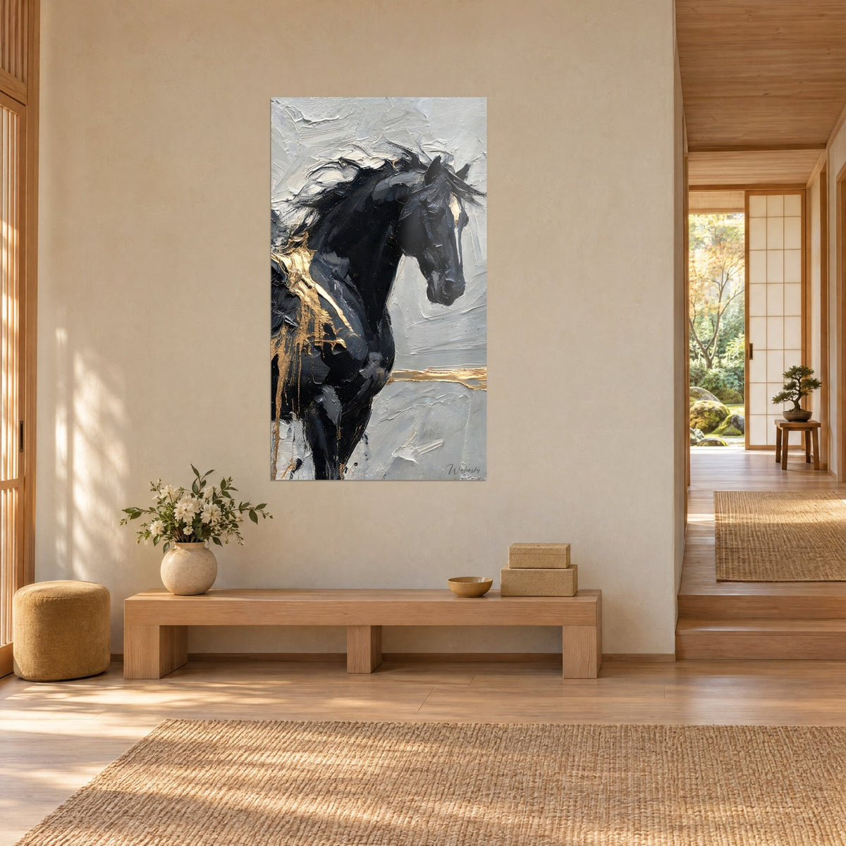 Tableau cheval noir à crinière ébouriffée, traînée dorée sur gris clair, vu de trois-quarts, banc en bois et couloir vitré
