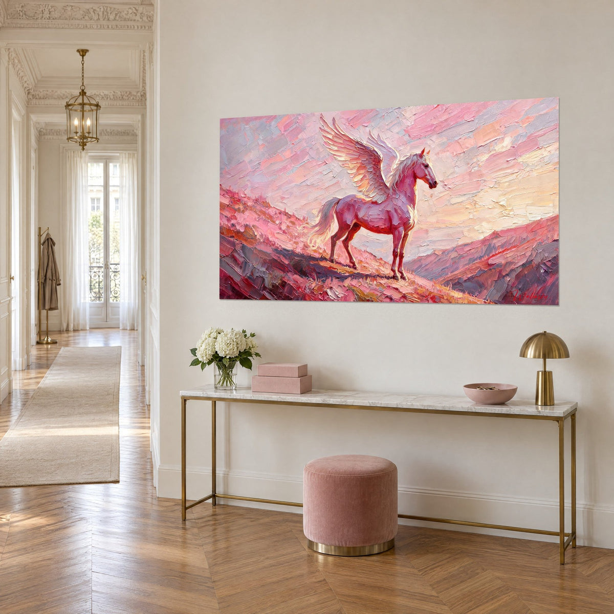 Tableau cheval blanc aux ailes déployées, crinière crème et ciel rose pâle, accroché sur un mur beige près d'une console dorée