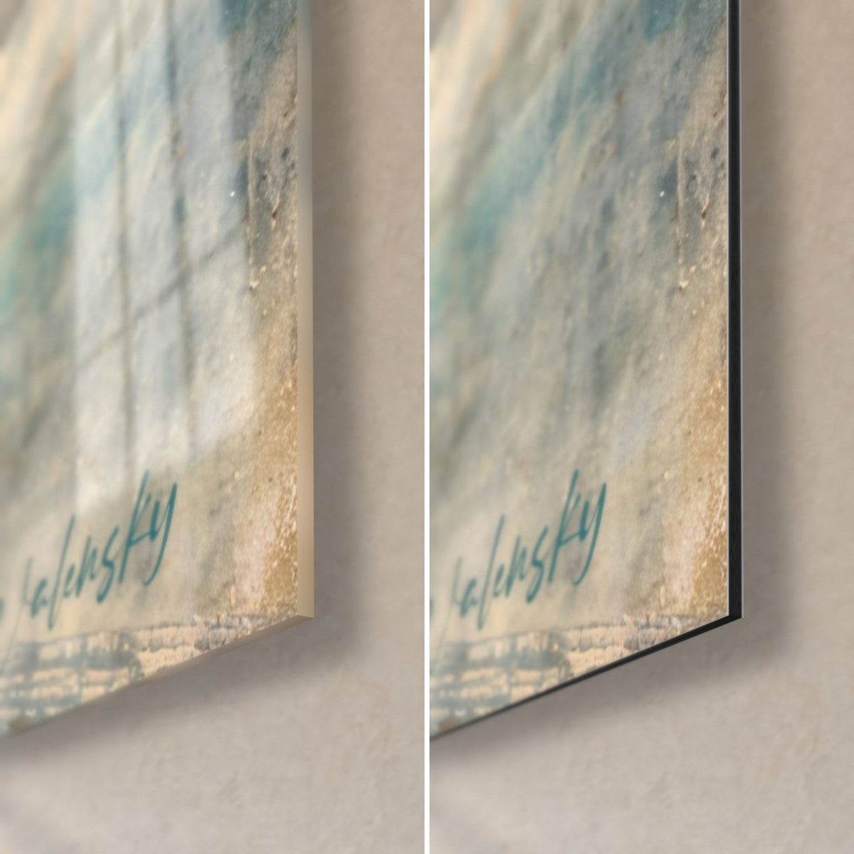 Tableau cheval ailé blanc, coin bas droit : verre acrylique brillant à gauche, Dibond noir mat à droite, signature turquoise