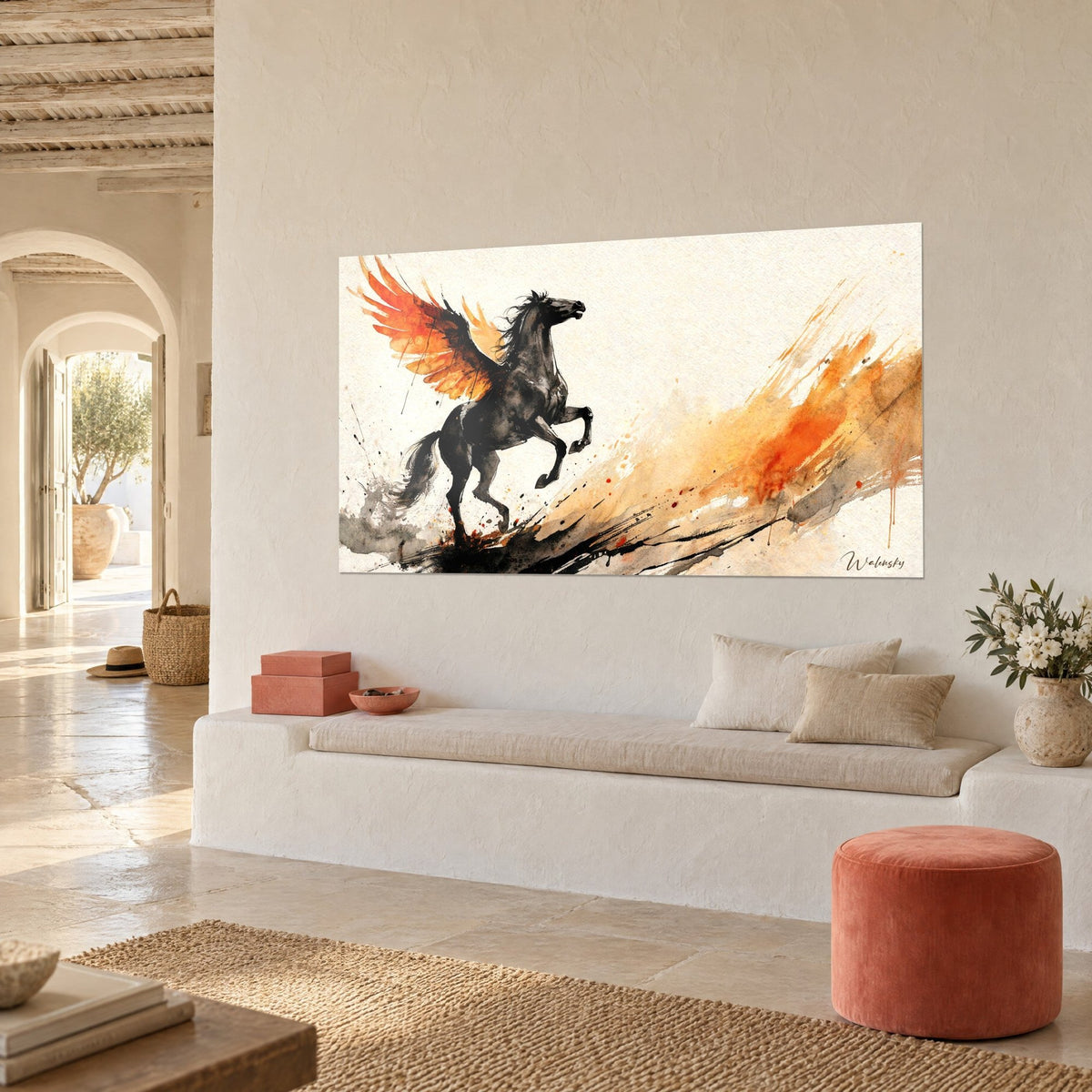 Tableau Pégase d'encre noire dressé sur ses postérieurs, plumes safran et ambre, éclaboussures grises, vue de trois-quarts sur un mur blanc et une banquette