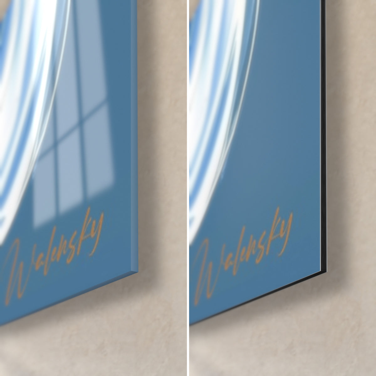 Tableau spirales bleu pâle sur fond bleu ardoise, signature dorée, coin bas droit en verre brillant et Dibond mat noir