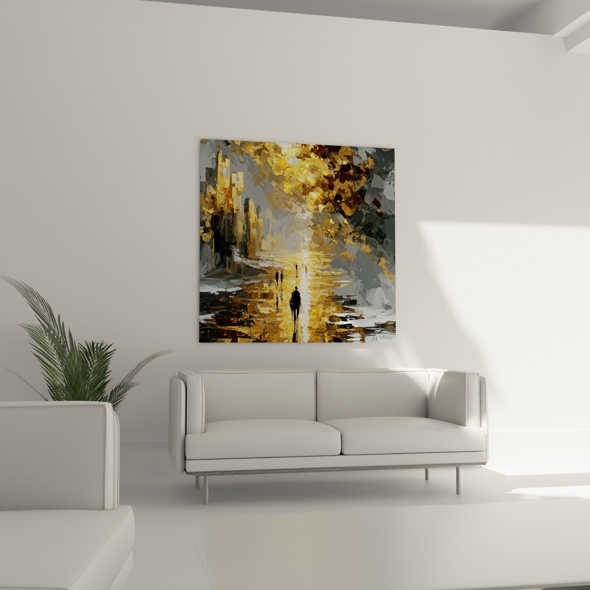 Scène urbaine dorée et anthracite avec silhouettes accrochée au-dessus d'un canapé dans un salon lumineux