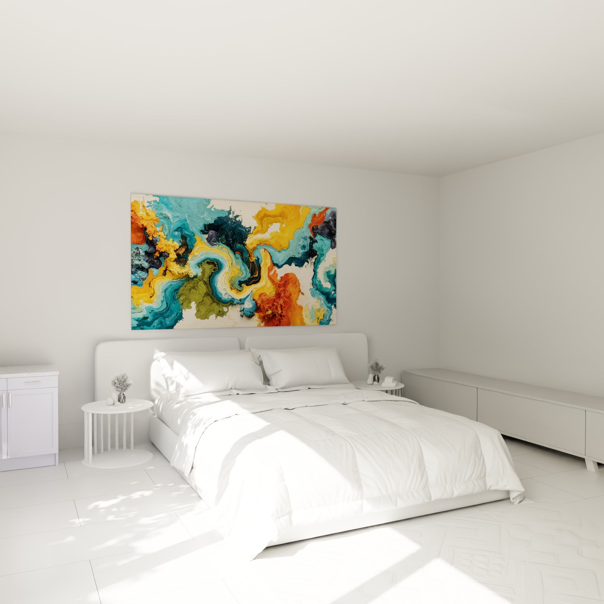 Marbrures turquoise et orangé du tableau abstrait accrochées au-dessus d'un lit dans une chambre claire