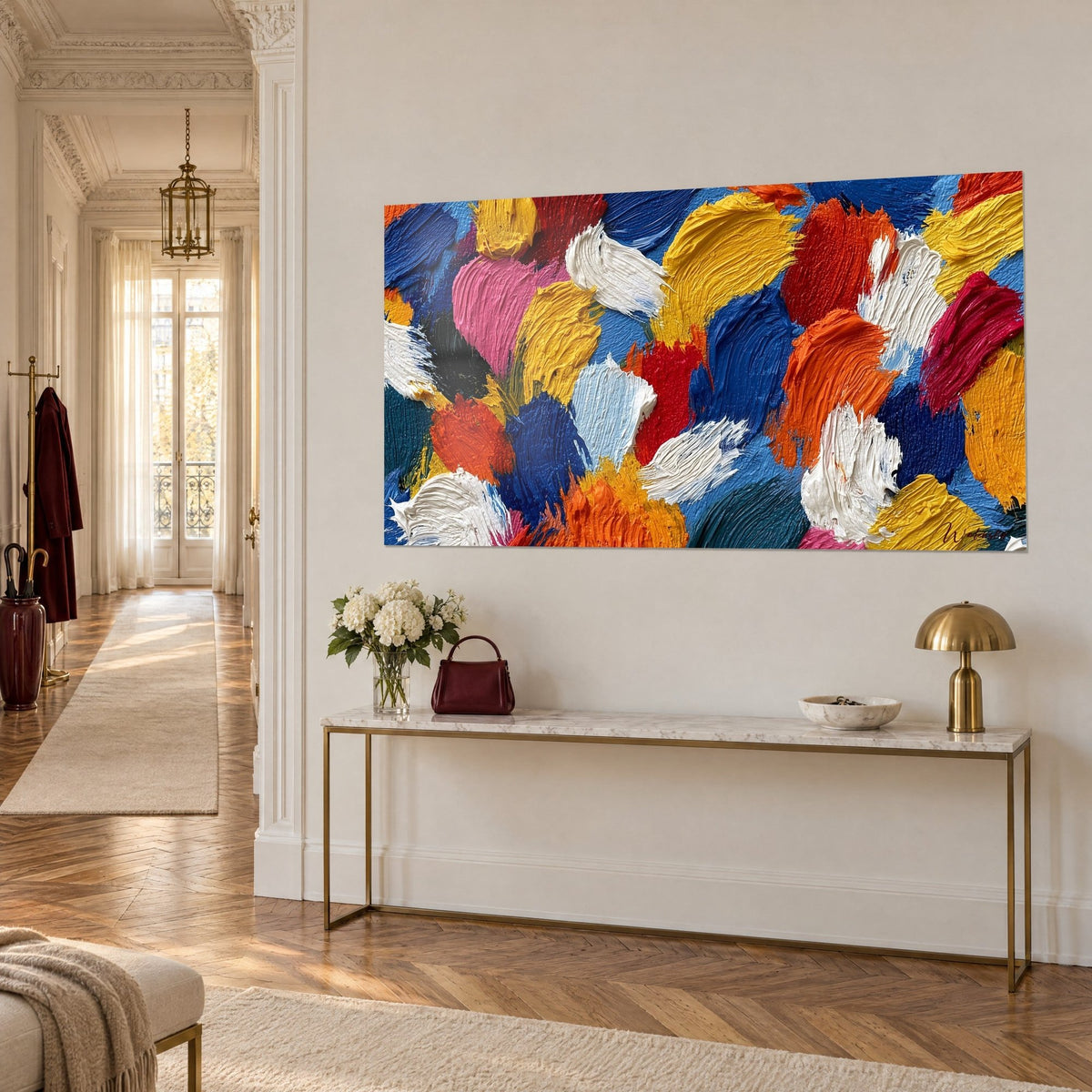 Cuadro de empastes alegres en rosa, rojo y blanco crema, vista de tres cuartos de una consola dorada, pasillo estilo haussmanniano
