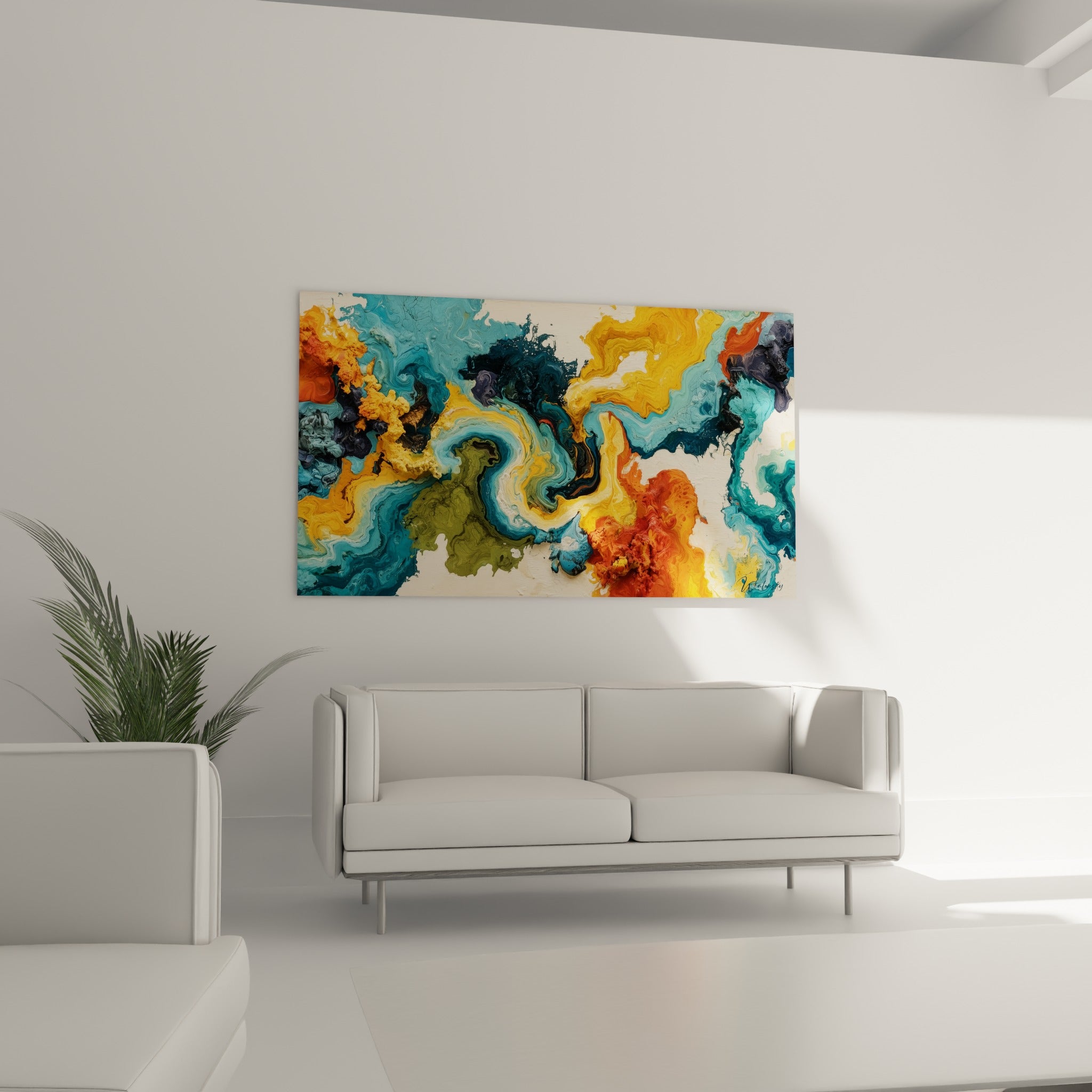 Volutes bleu marine et corail du tableau abstrait suspendues au-dessus d'un canapé dans un salon lumineux
