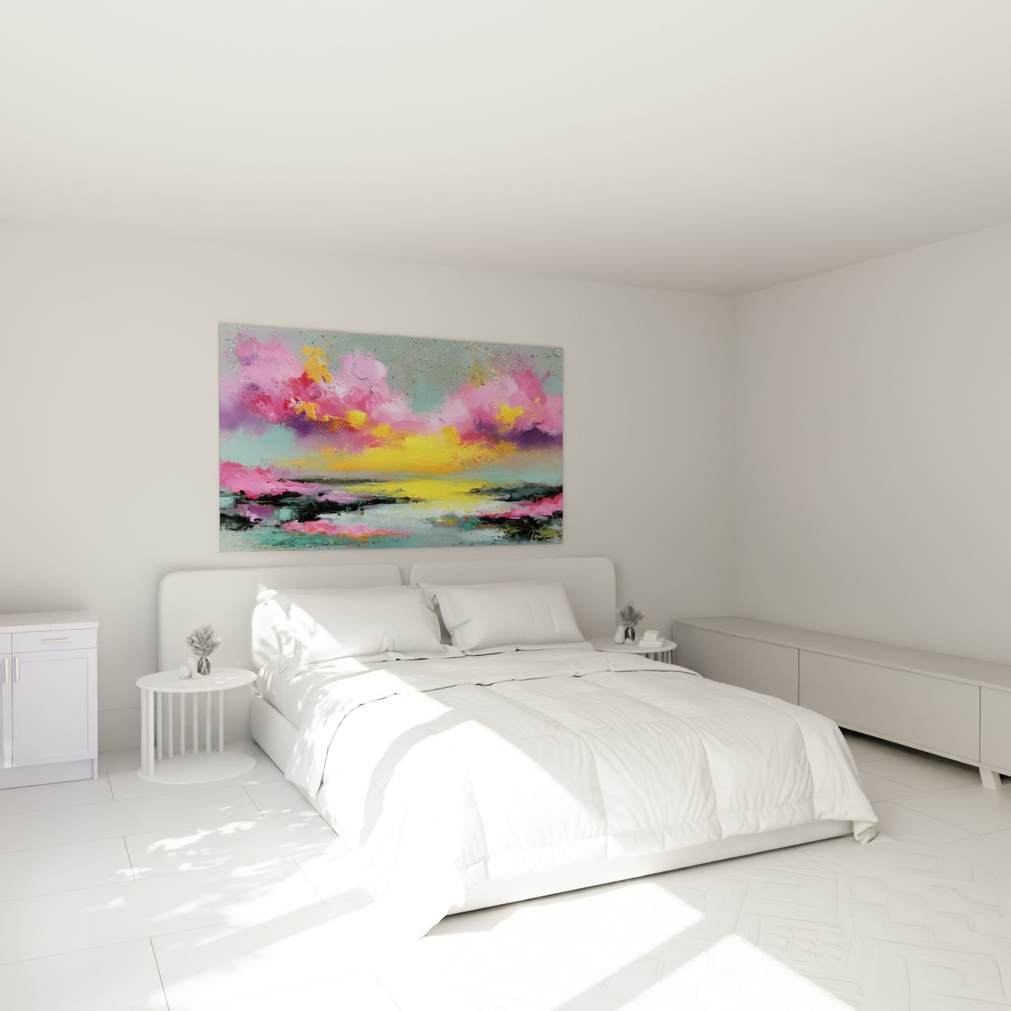 Ciel abstrait rose et turquoise peint au couteau, accroché au-dessus d'un lit dans une chambre claire