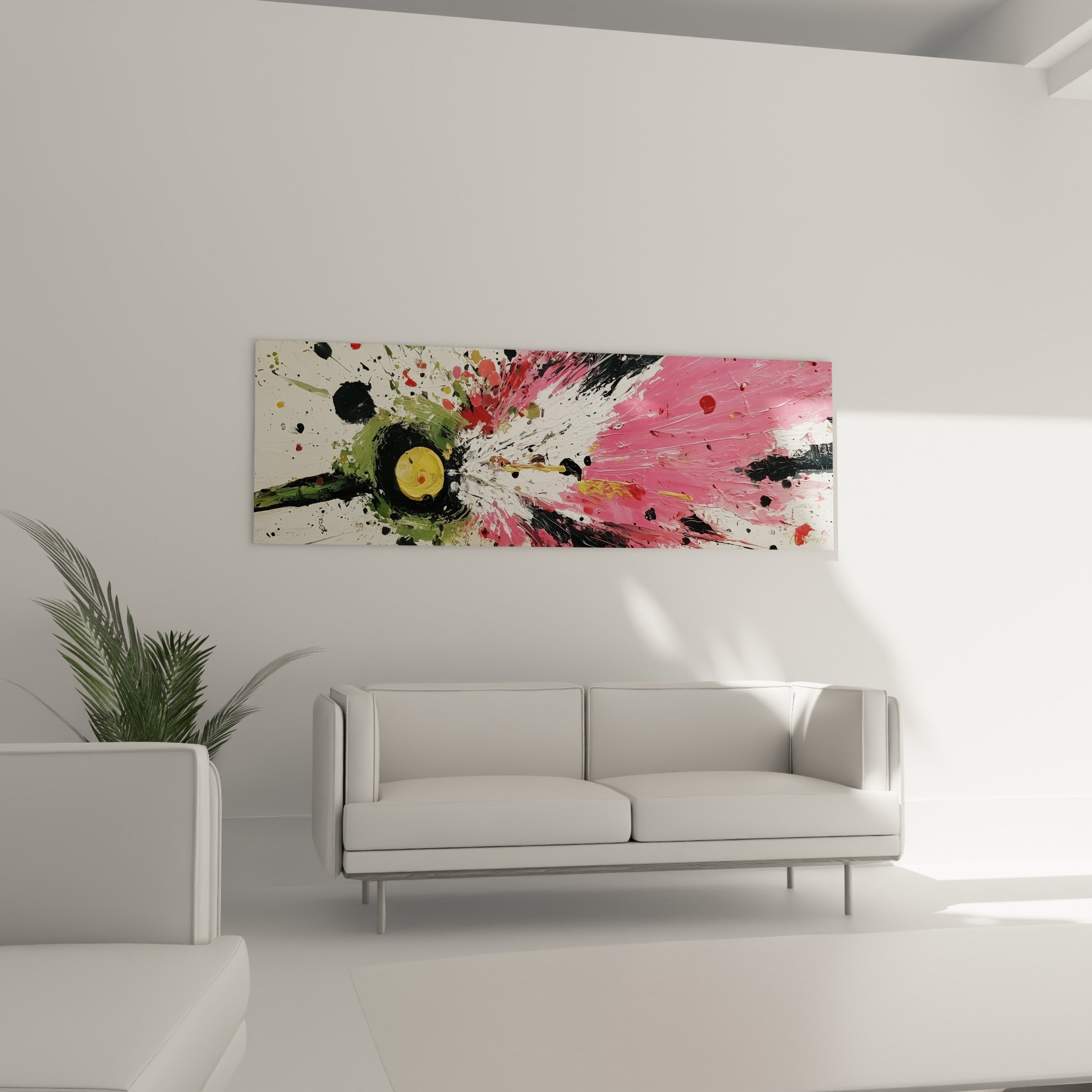 Composition éclatée jaune et rose vif, au-dessus d'un canapé dans un salon lumineux