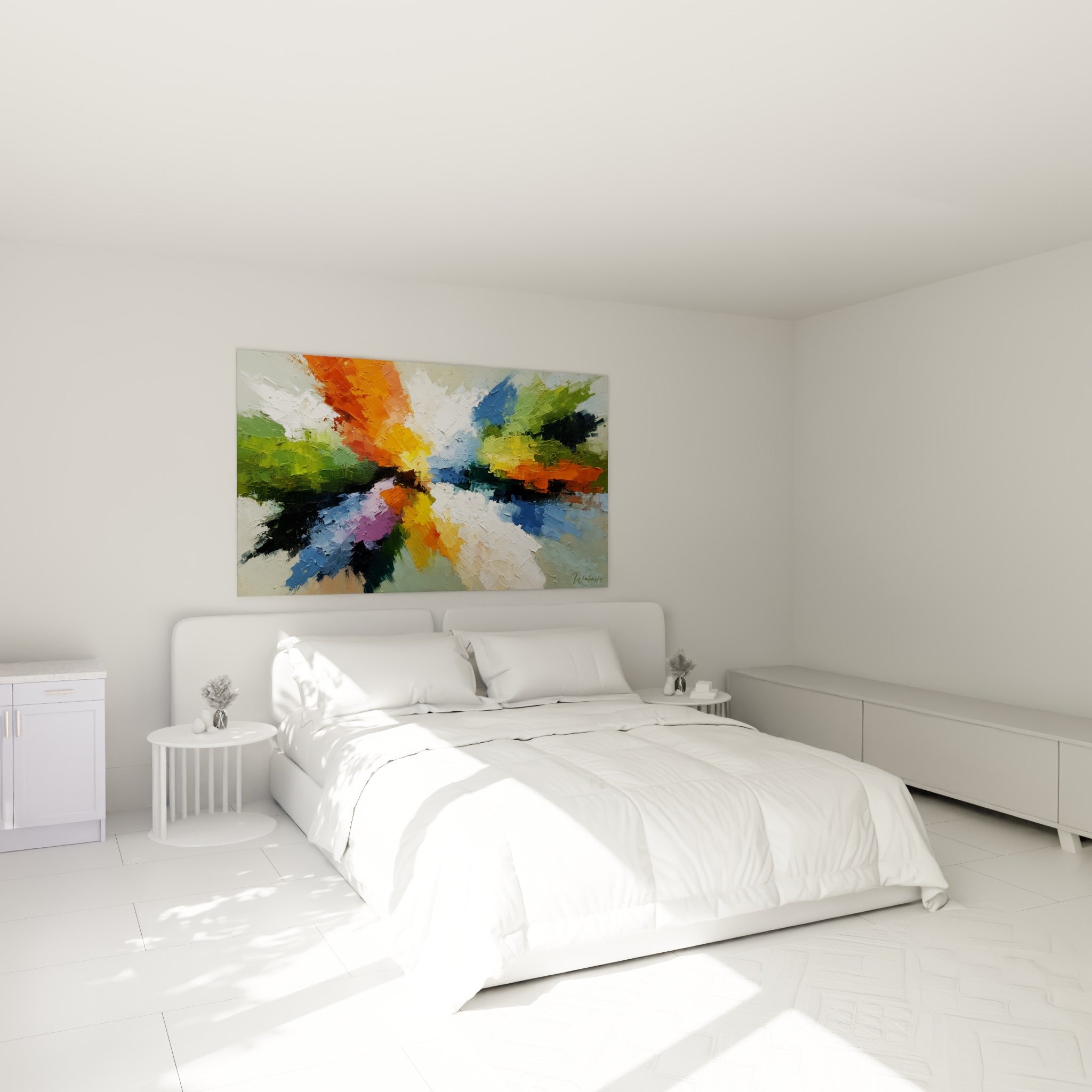 Explosion colorée orange et violette peinte au couteau, accrochée au-dessus d'un lit dans une chambre claire