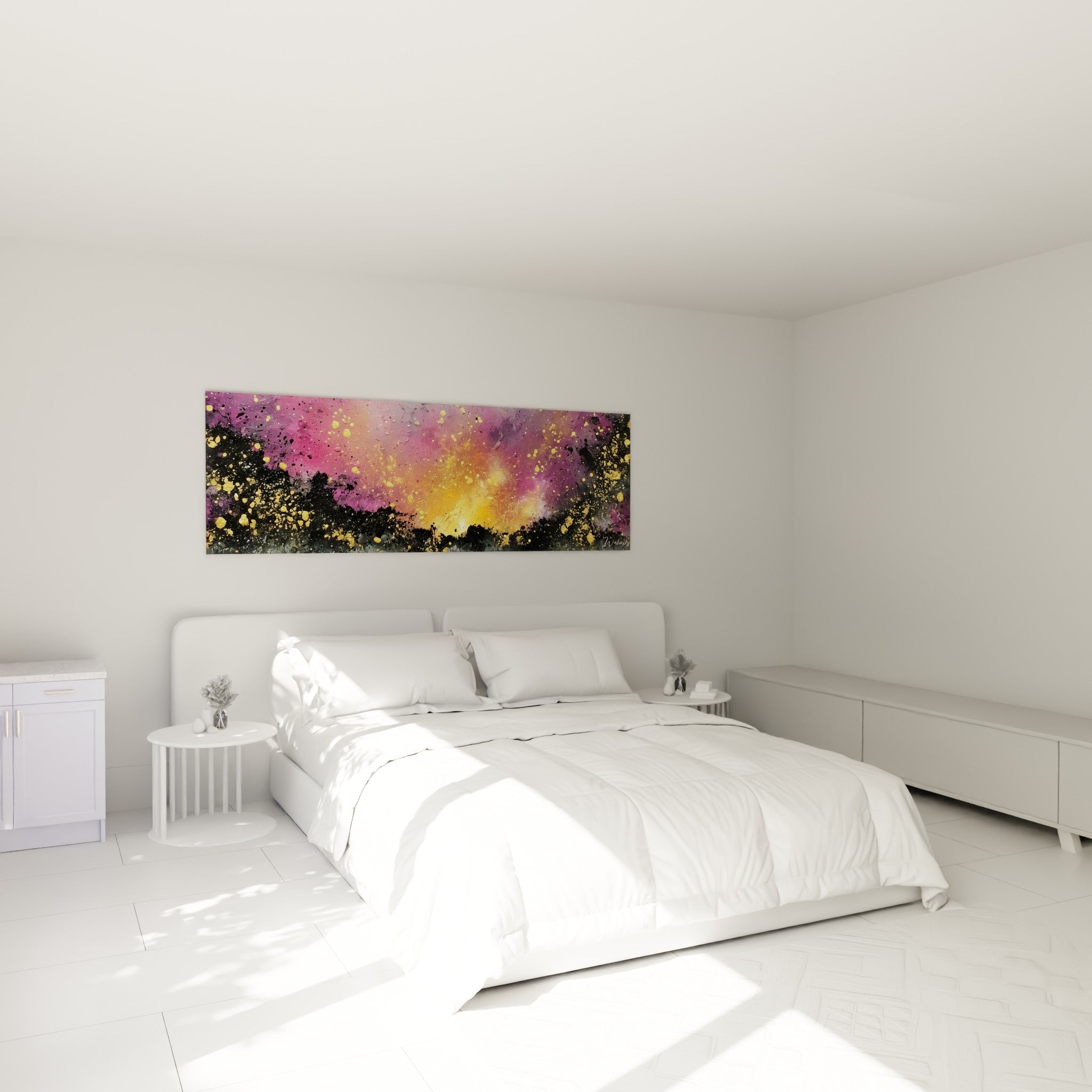 Explosion dorée sur fond violet accrochée au-dessus d'un lit dans une chambre claire