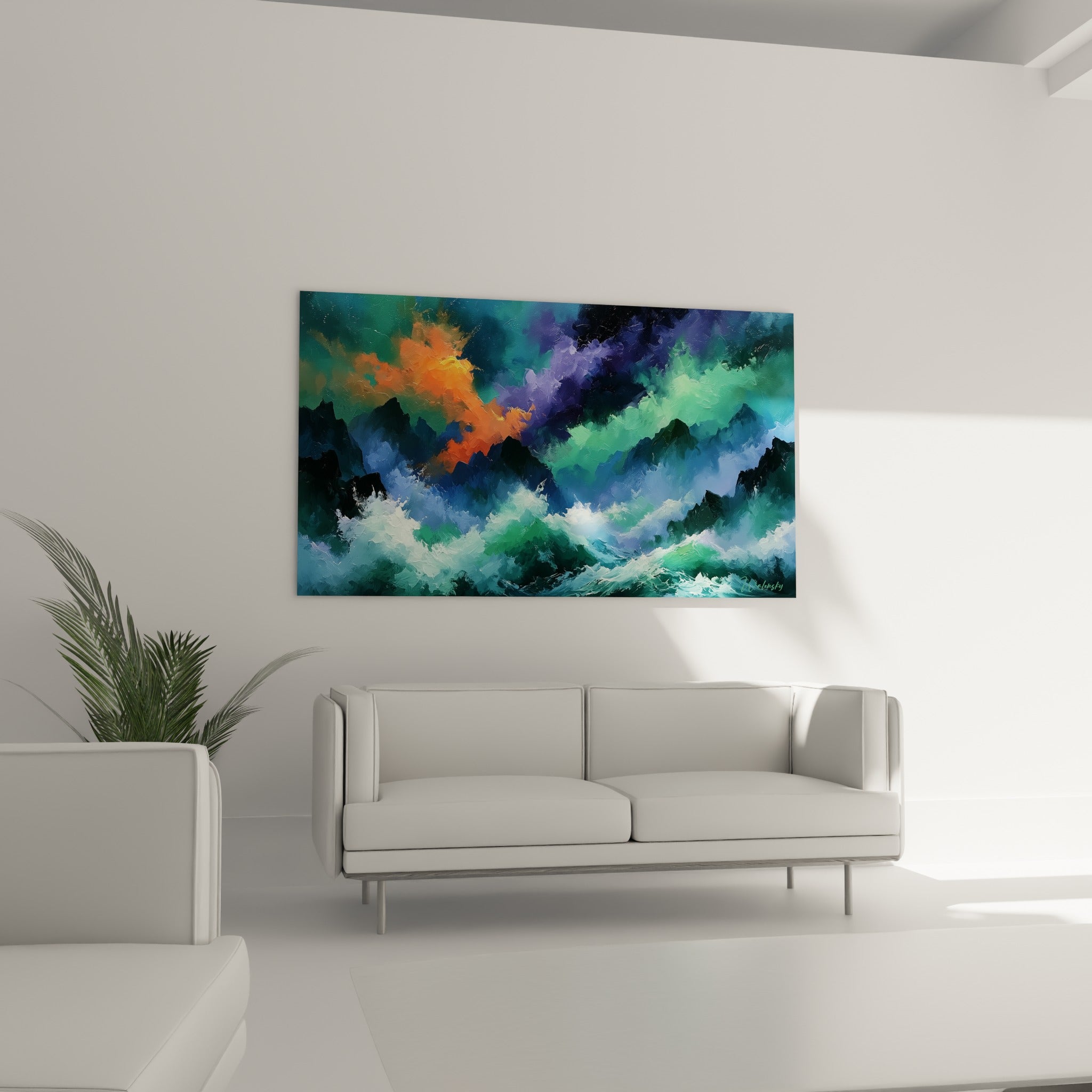 Mer déchaînée vert émeraude et violet profond composent ce tableau au-dessus d'un canapé dans un salon lumineux
