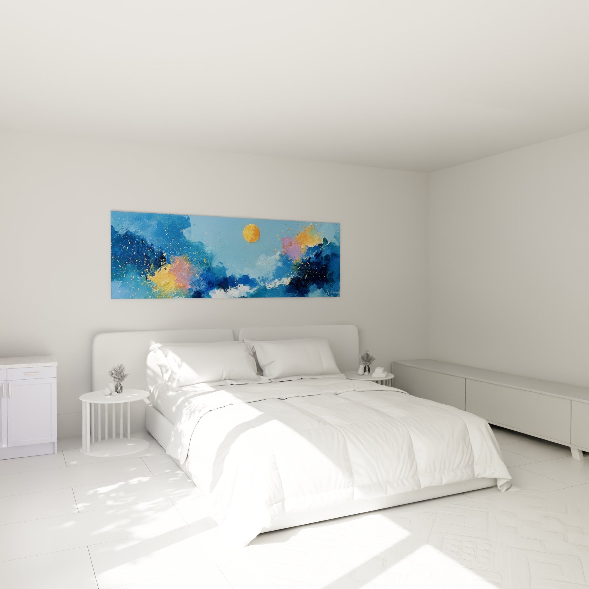 Vagues bleu marine et lune orange peintes en relief, accrochées au-dessus d'un lit dans une chambre claire