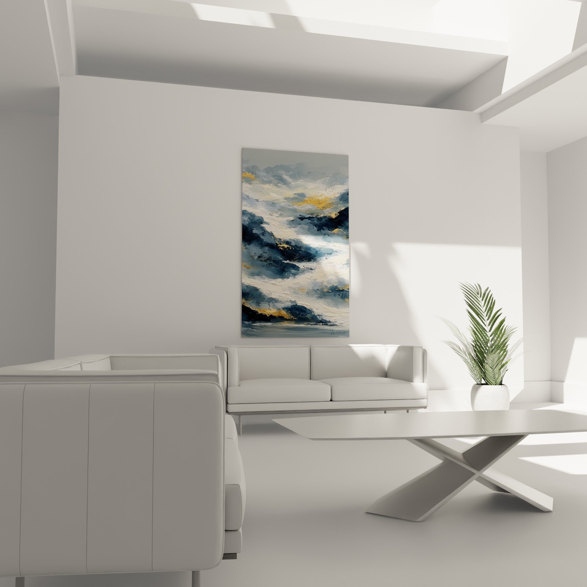 Océan tumultueux aux teintes anthracite et ocre suspendu au-dessus d'un canapé dans un salon lumineux