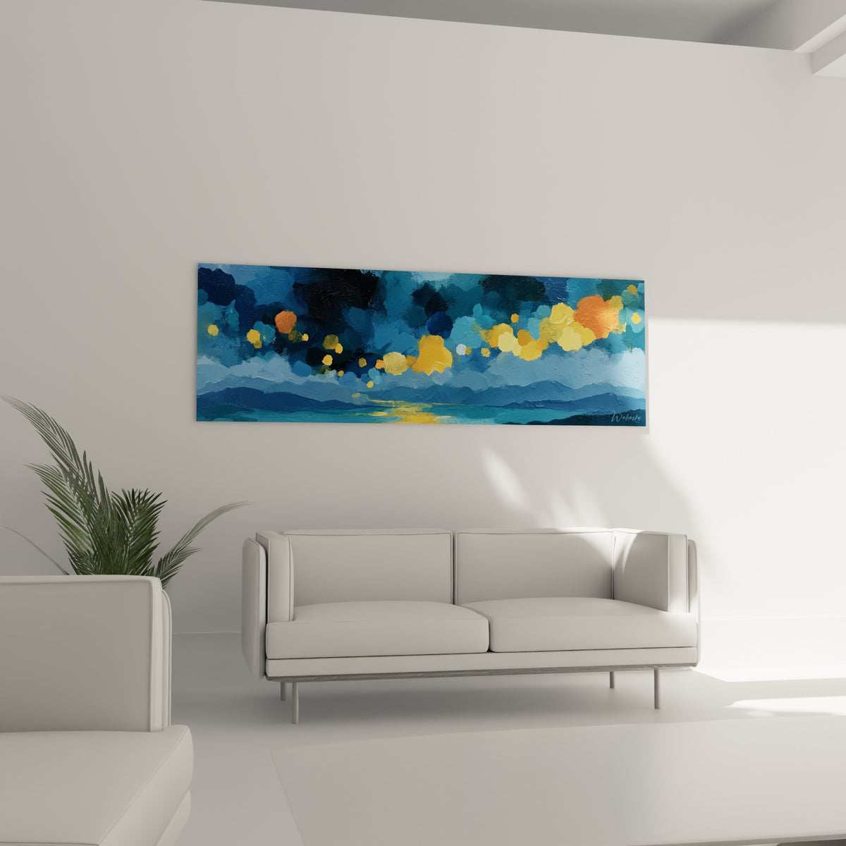 Reflets orangés et bleu turquoise se fondant dans une composition marine, suspendus au-dessus d'un canapé dans un salon lumineux
