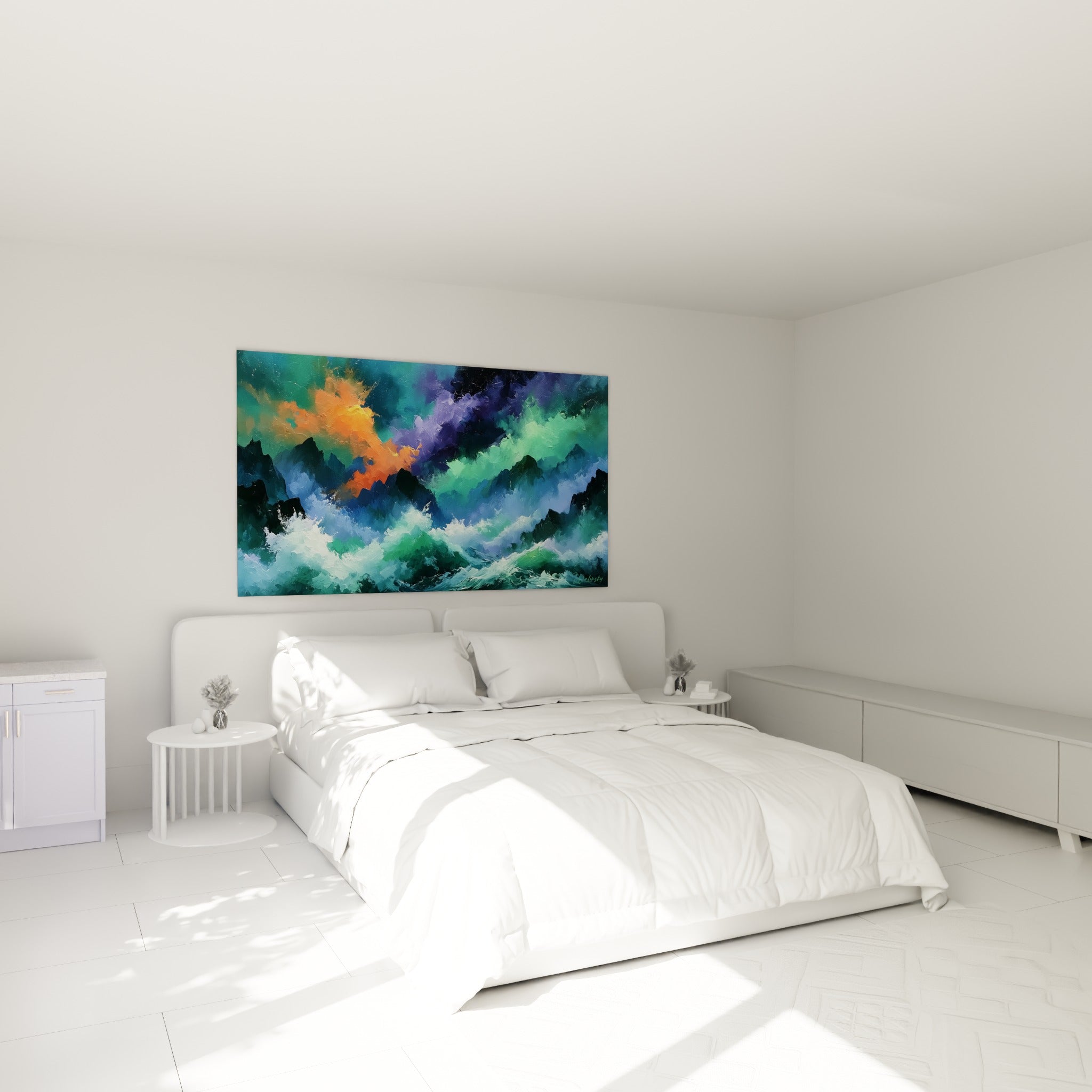 Tempête bleu marine et lumière orangée dominent ce tableau accroché au-dessus d'un lit dans une chambre claire