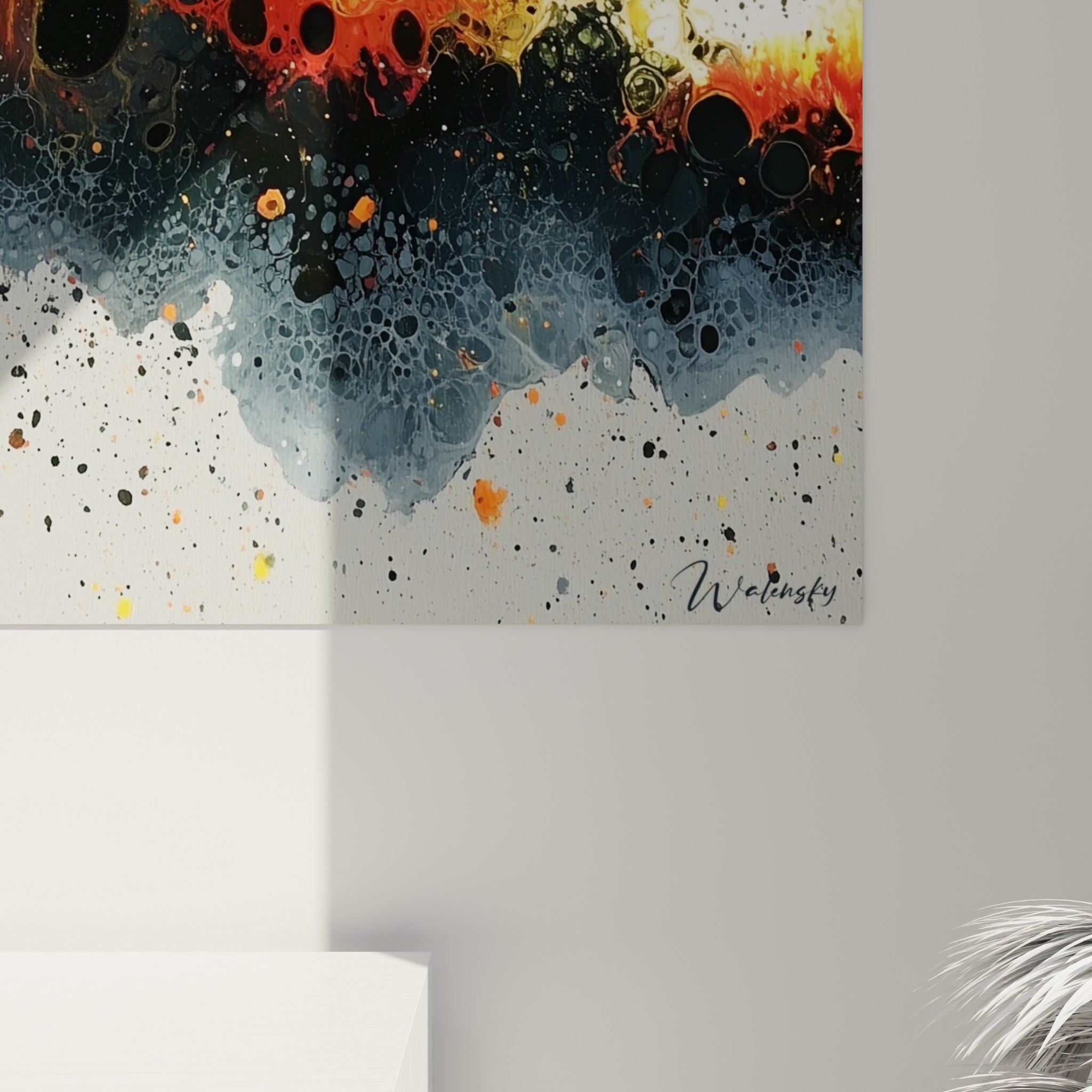 Détail des alvéoles noires et empâtements orangés d'un tableau style peinture abstrait, matière et grain visibles