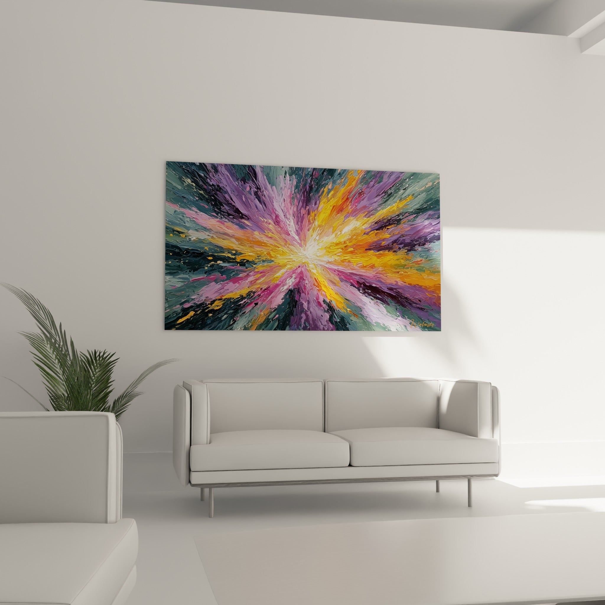 Jaillissement violet et orangé texturé au couteau, tableau placé au-dessus d'un canapé dans un salon lumineux