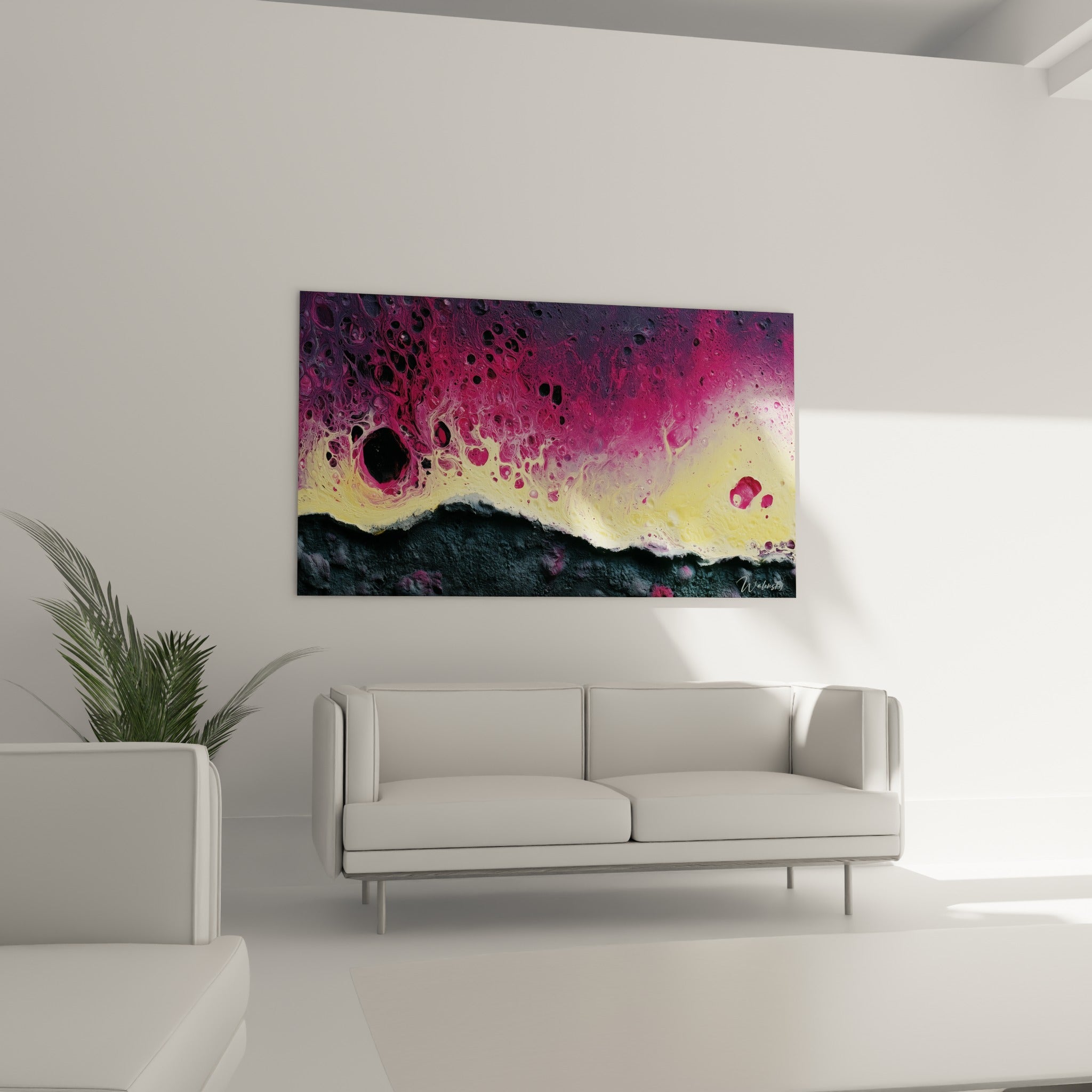 Œuvre abstraite rose vif et anthracite, style Peinture abstrait au-dessus d'un canapé dans un salon lumineux