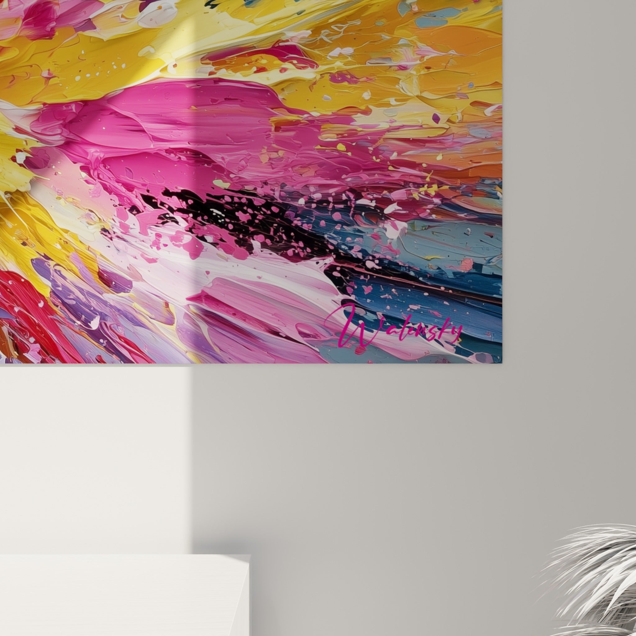 Empâtements épais de peinture rose, jaune et violette avec coulures visibles et grain texturé de la matière