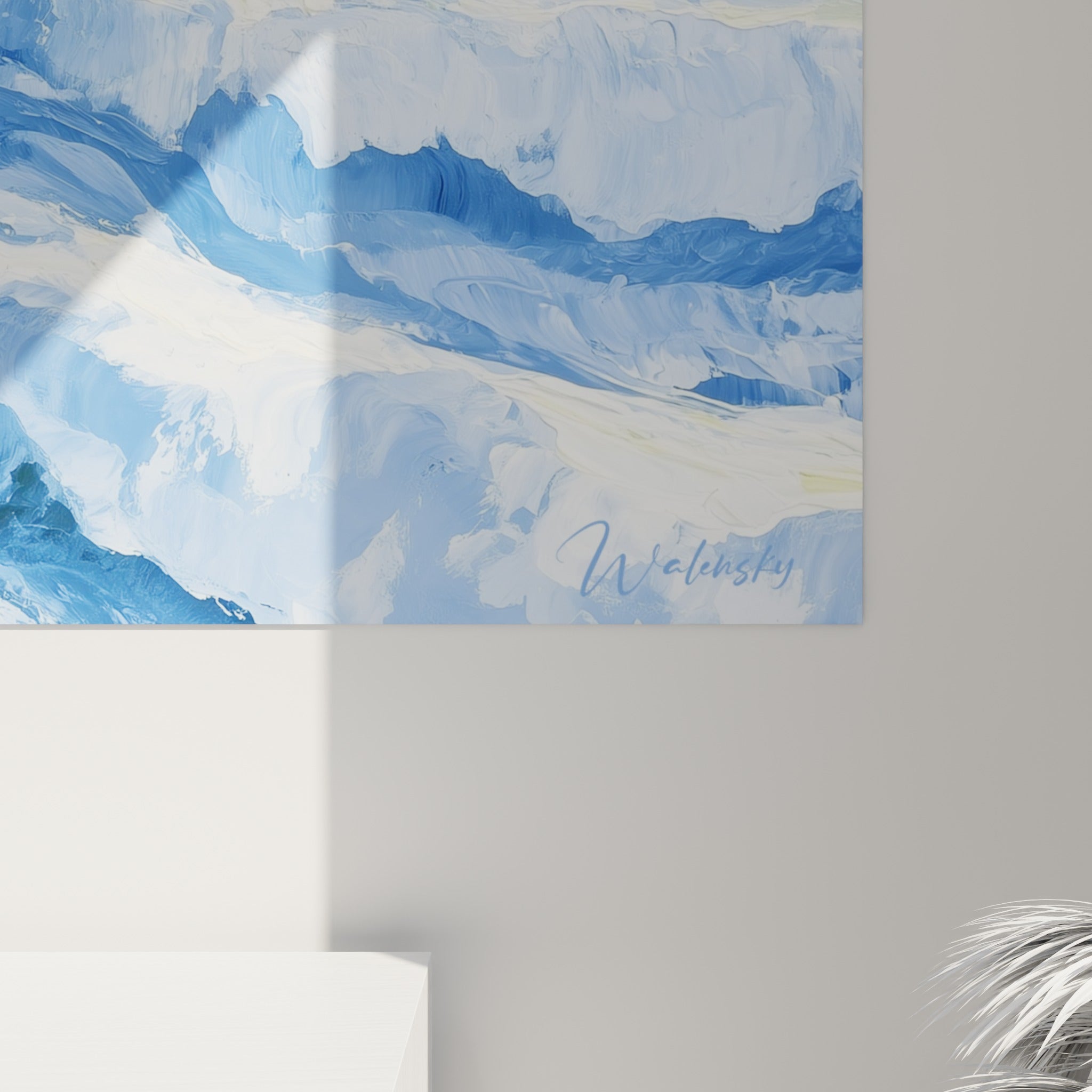Empâtements épais de bleu marine et blanc crème révélant la texture picturale des vagues peintes