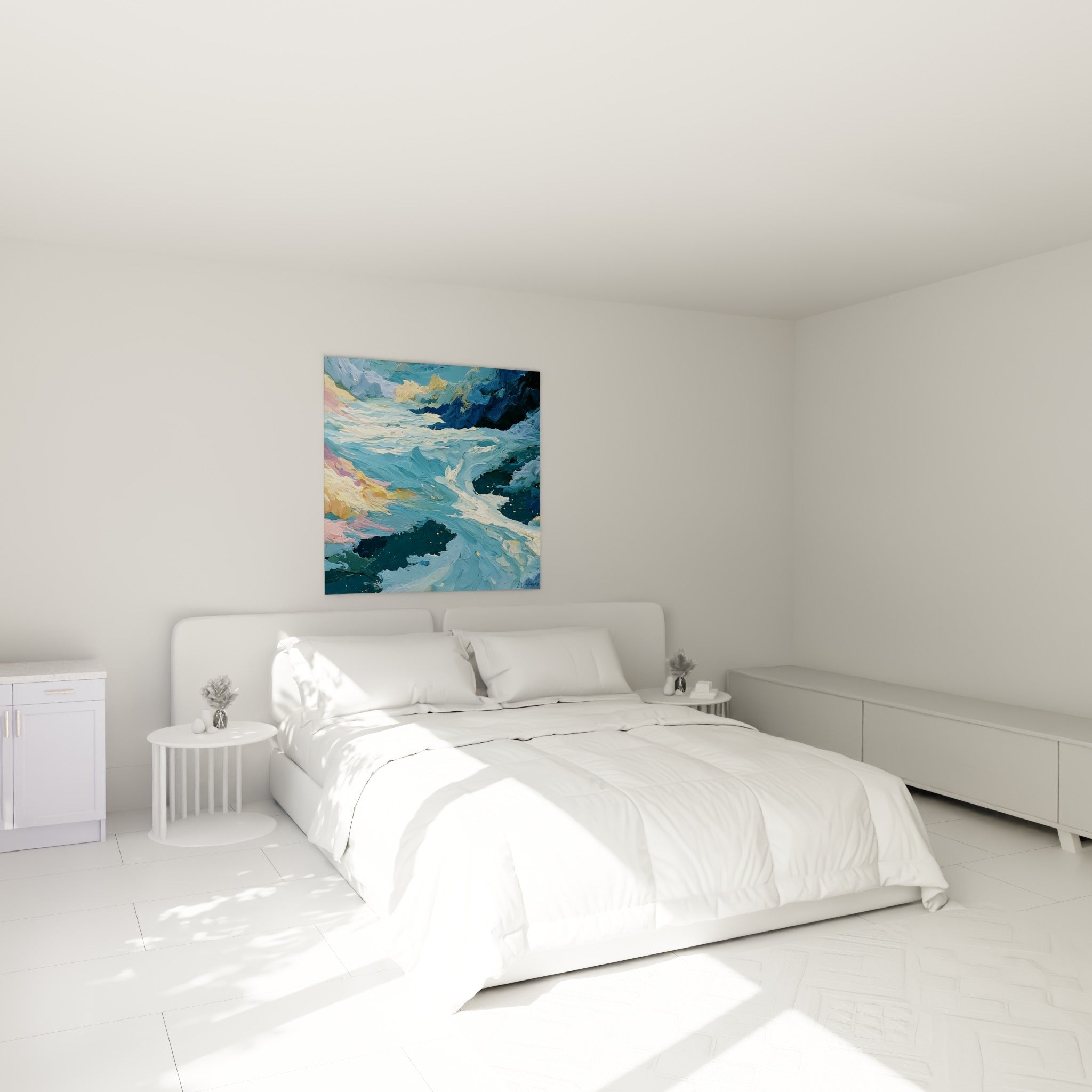 Courant marin bleu et rose pastel peint en relief, accroché au-dessus d'un lit dans une chambre claire