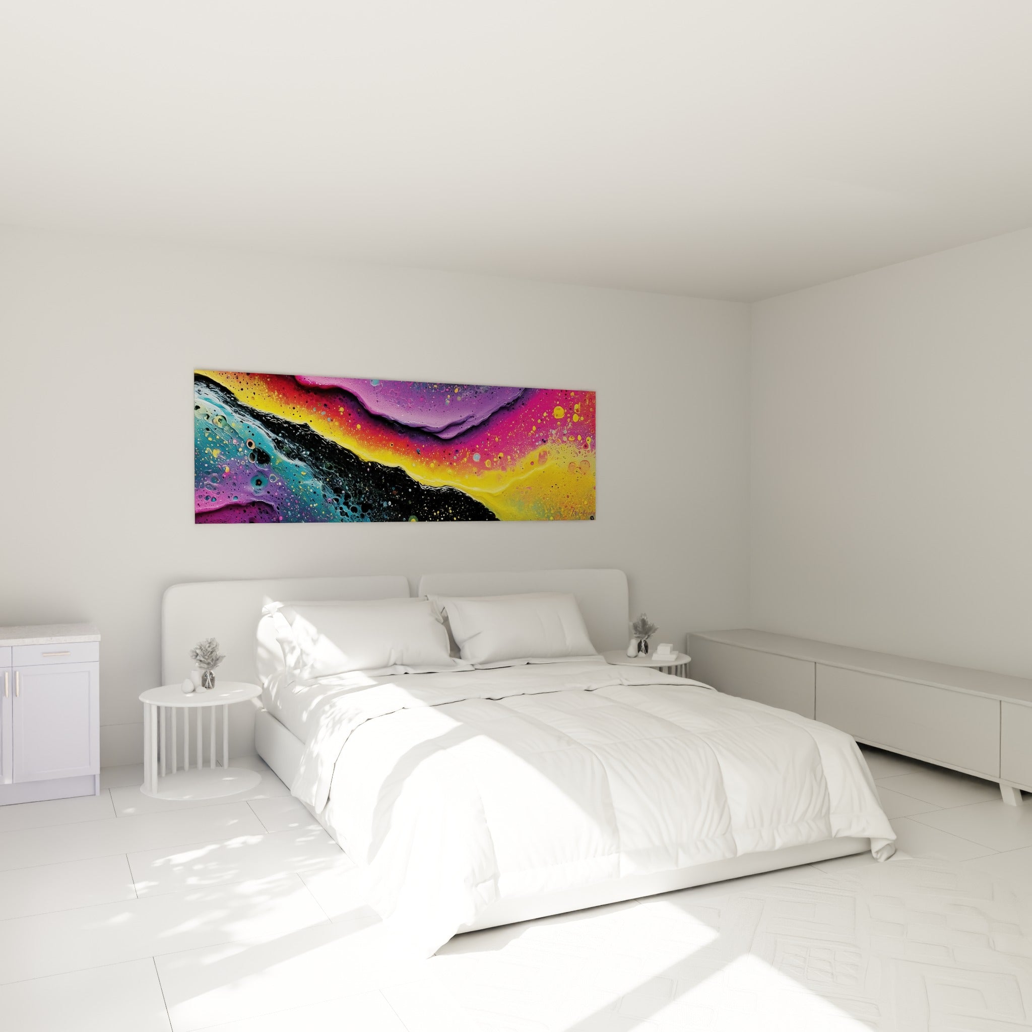 Matière fluide noire, dorée et violette de ce tableau style Peinture abstrait au-dessus d'un lit dans une chambre claire