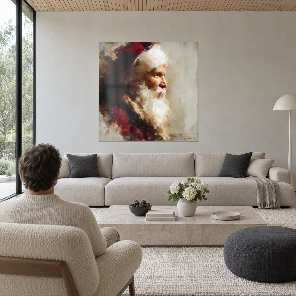 Cuadro Papá Noel de perfil, barba blanca y espesa y gorro rojo carmesí, pinceladas empastadas, sobre un sofá en un salón luminoso