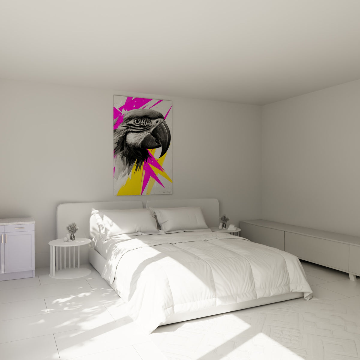 Tête de perroquet anthracite et rose fluo accrochée au-dessus d'un lit dans une chambre claire.