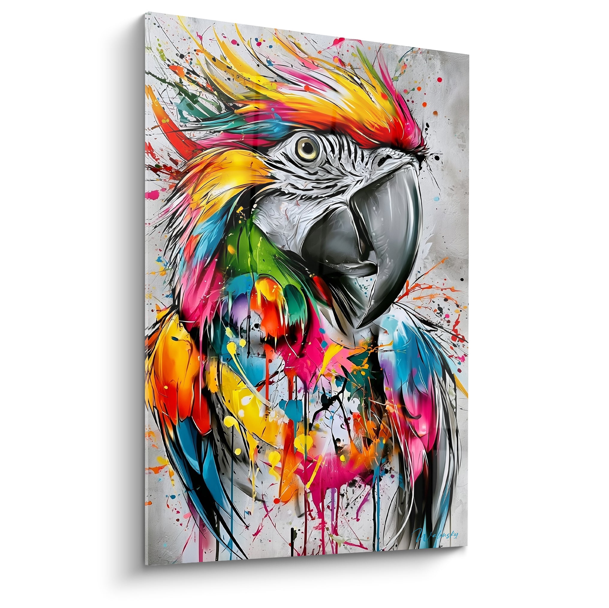Perroquet ara au bec gris anthracite, plumage éclaboussé de rose fuchsia et jaune vif