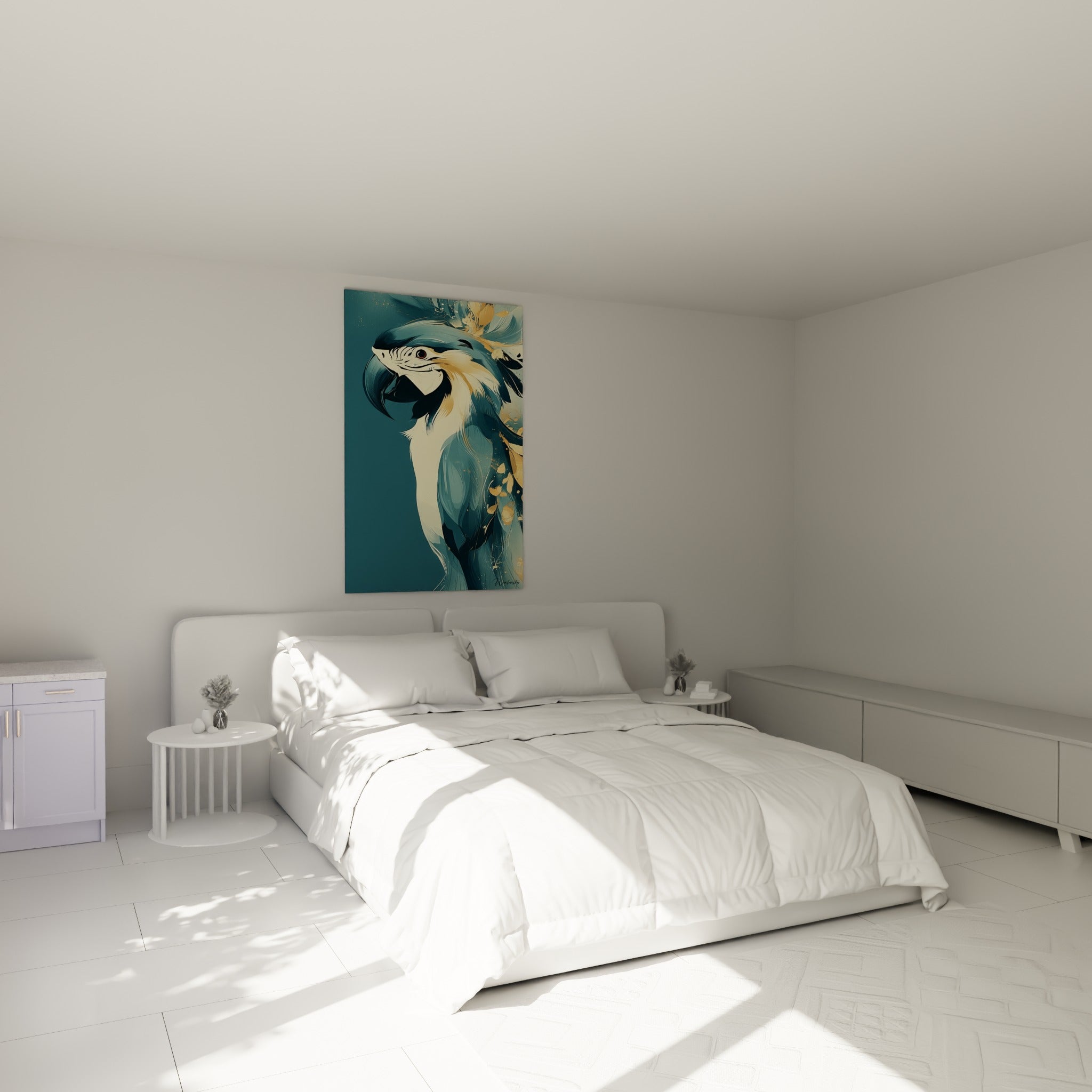 Perroquet bleu marine et crème aux reflets dorés, accroché au-dessus d'un lit dans une chambre claire