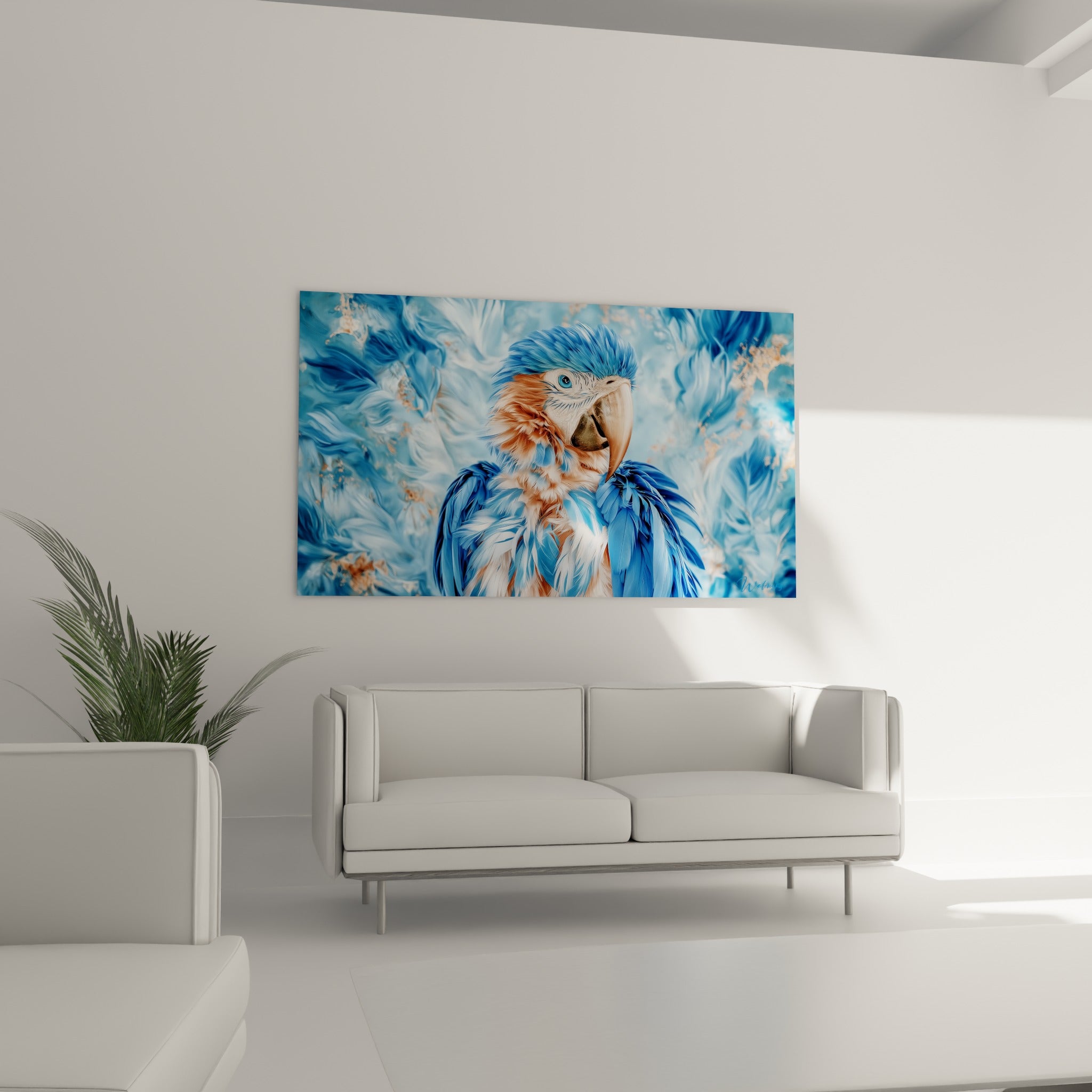 Oiseau exotique en bleu marine et pêche, plumage duveteux, au-dessus d'un canapé dans un salon lumineux