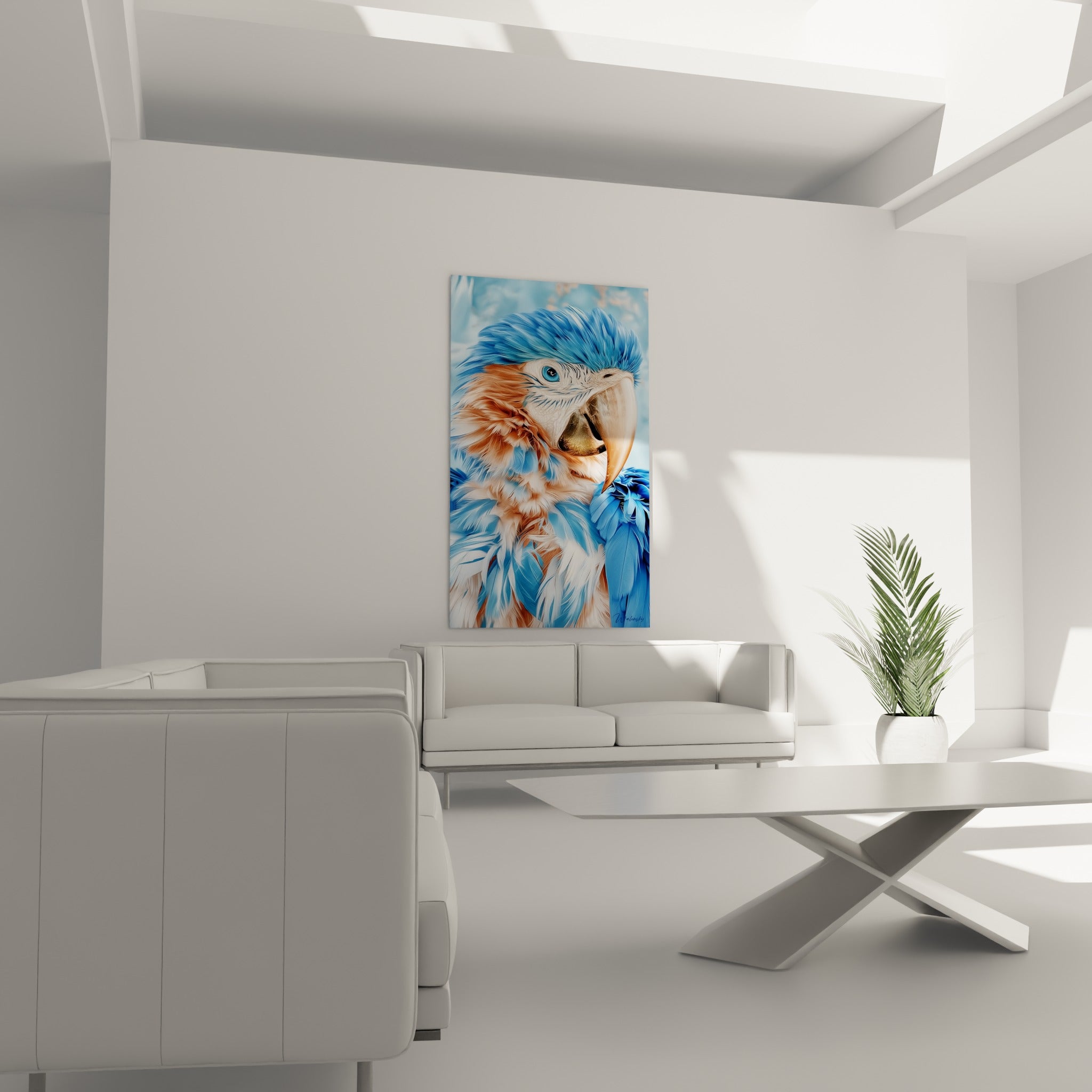 Ara aux plumes bleu marine et corail, bec massif entrouvert, au-dessus d'un canapé dans un salon lumineux