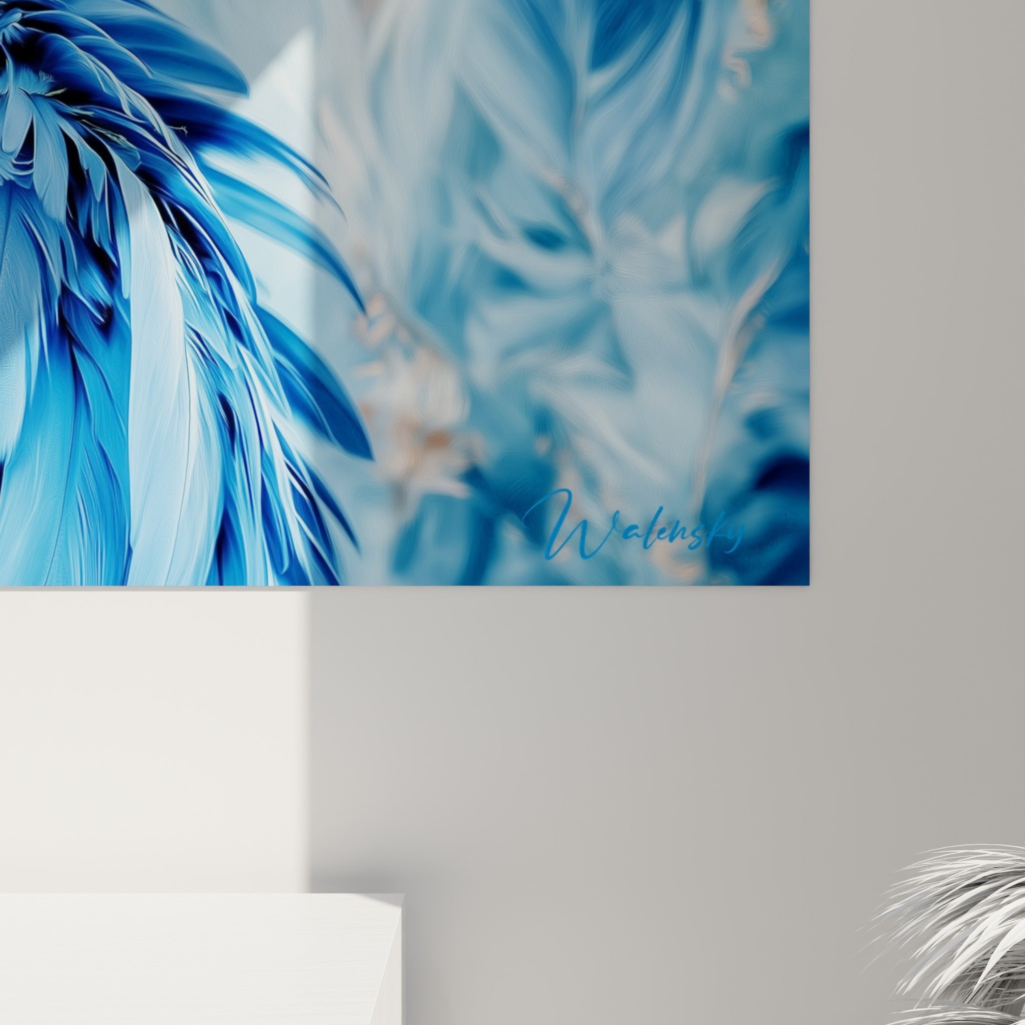 Détail du plumage ara en bleu ciel et blanc cassé, texture duveteuse et empâtements dorés visibles