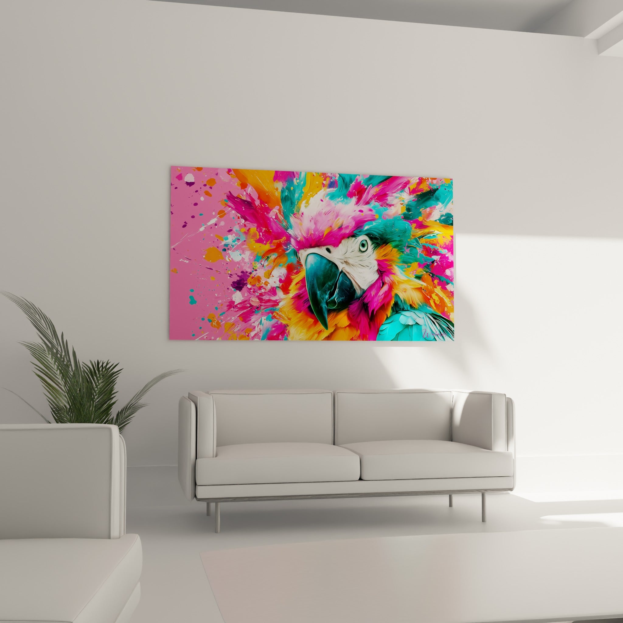 Bec vert sombre du perroquet entouré de touches roses et orangées au-dessus d'un canapé dans un salon lumineux