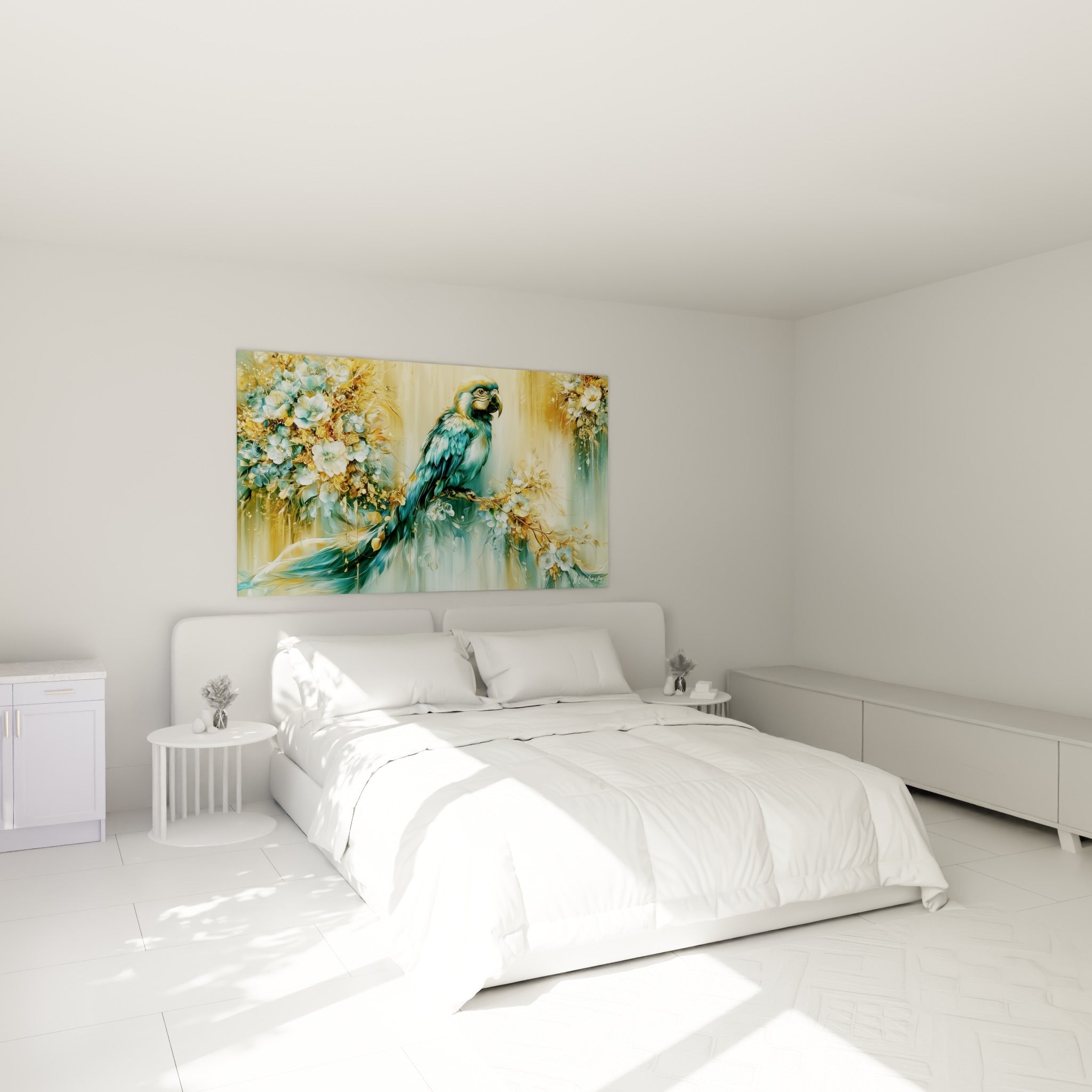 Oiseau exotique turquoise et ocre entouré de fleurs blanches, au-dessus d'un lit dans une chambre claire