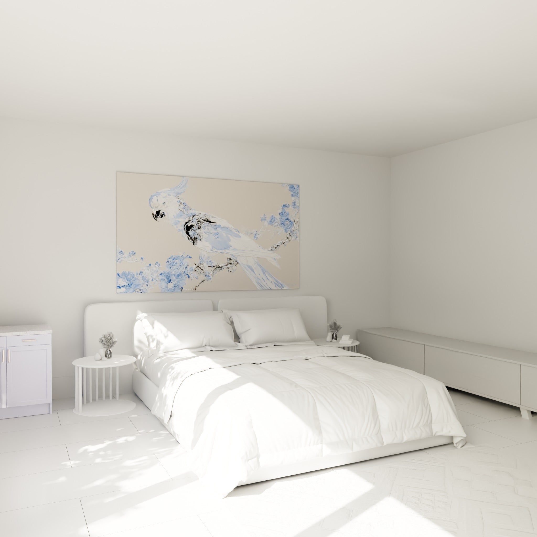 Oiseau bleu ciel et blanc parmi des fleurs, accroché au-dessus d'un lit dans une chambre claire