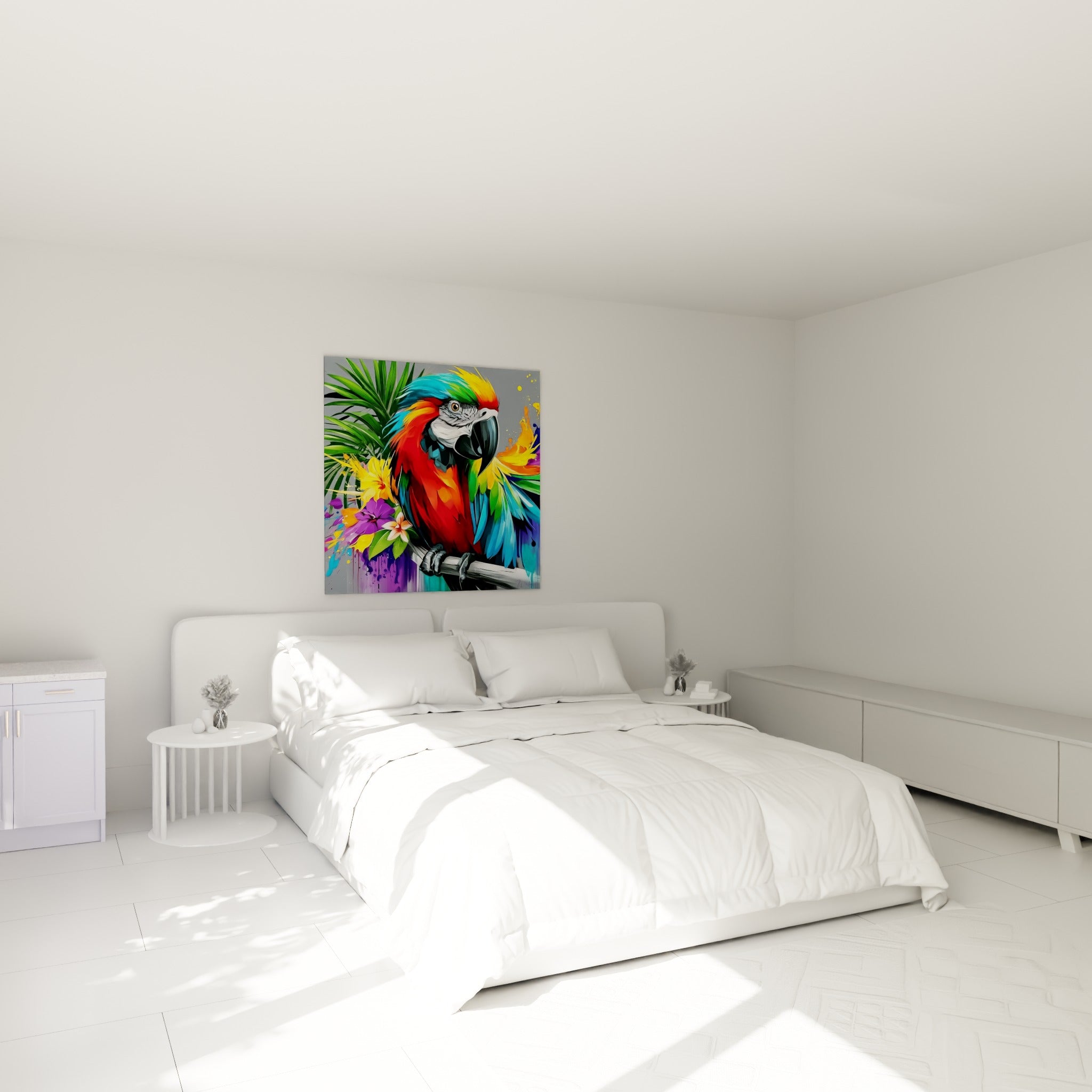 Perroquet coloré aux tons rouge et vert émeraude, accroché au-dessus d'un lit dans une chambre claire
